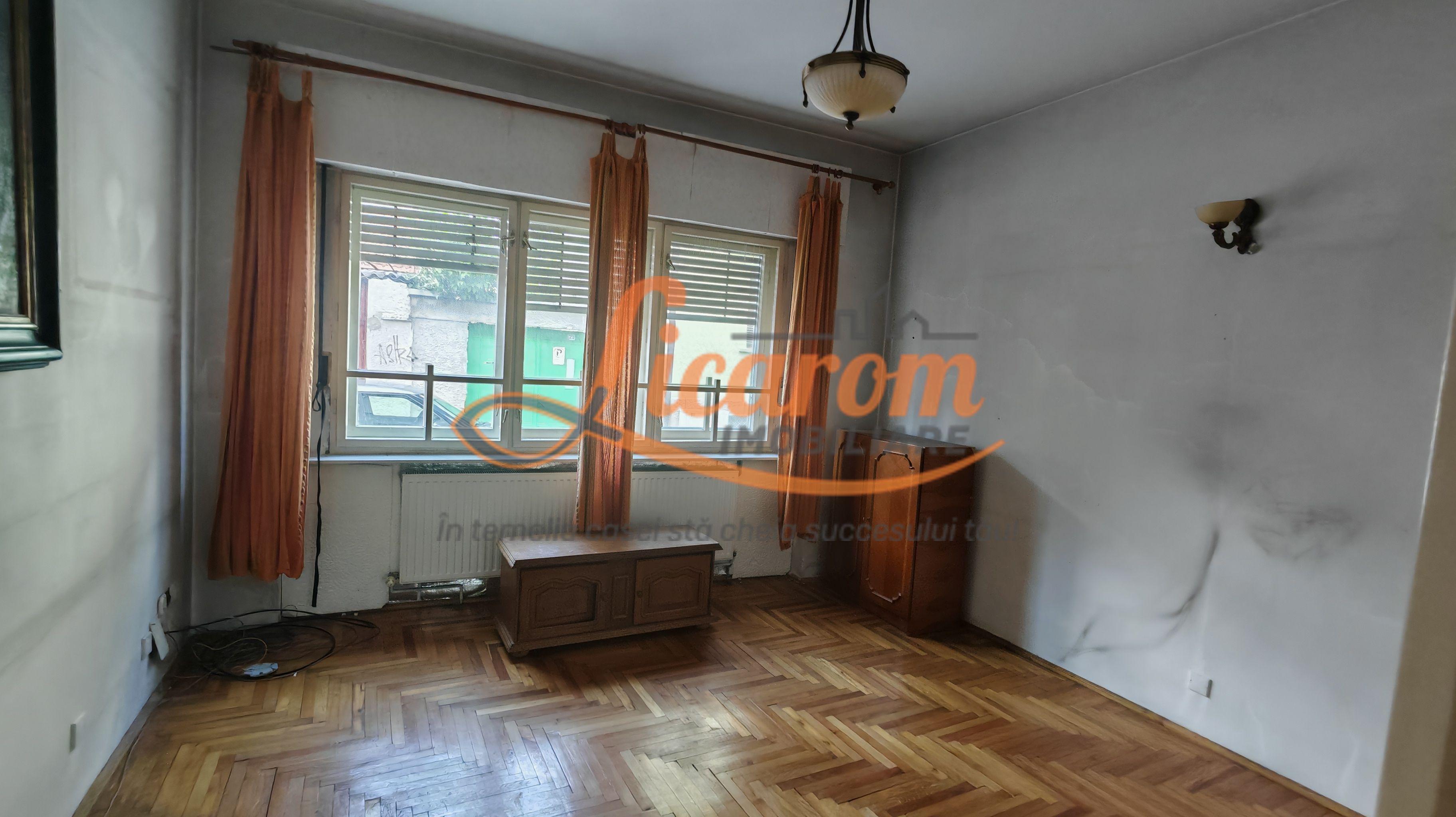 Casa PRETABILA DESTINATIE COMERCIALA,Brasovul Vechi,P+E, 3 cam - 5