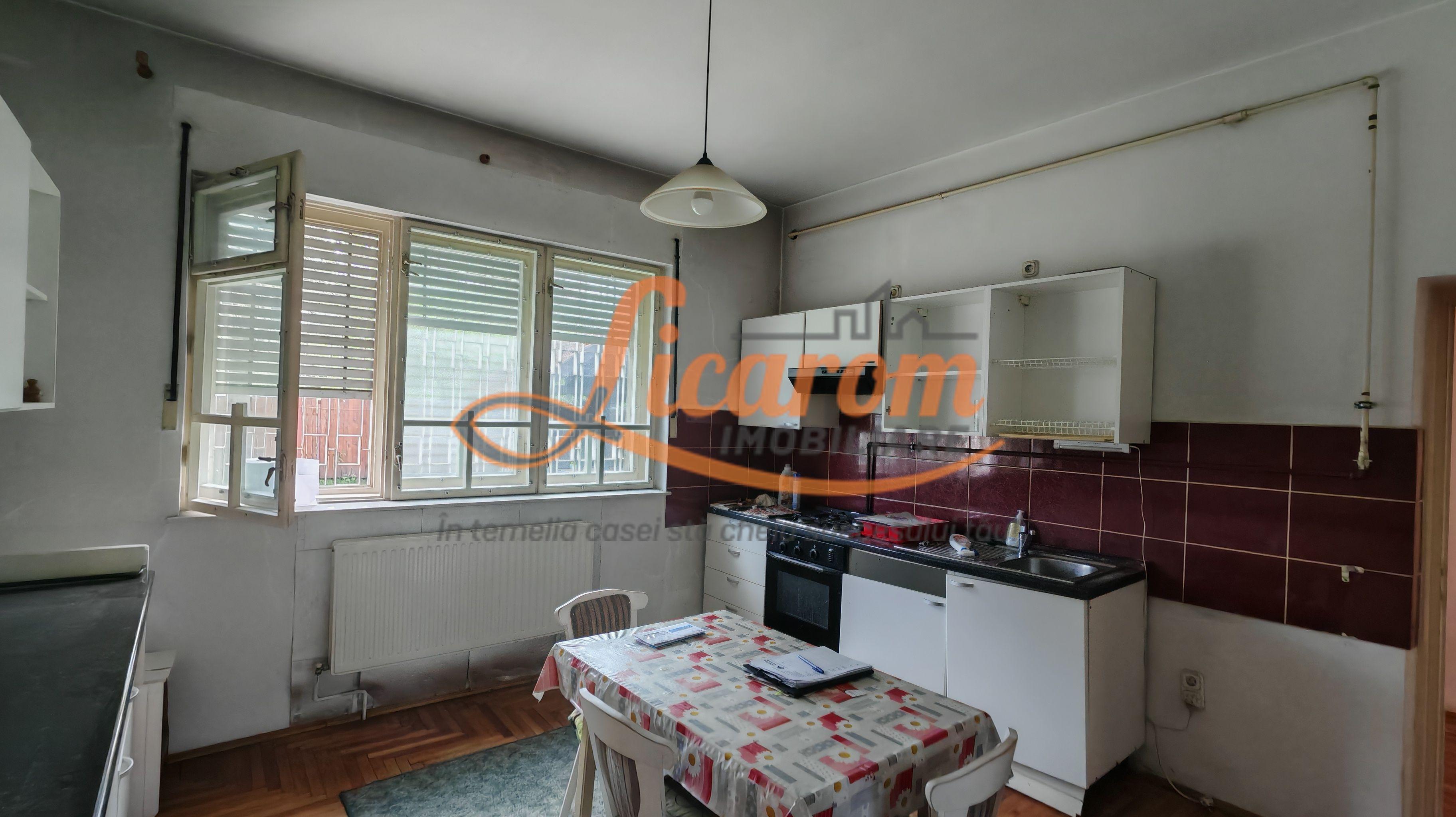 Casa PRETABILA DESTINATIE COMERCIALA,Brasovul Vechi,P+E, 3 cam - 7