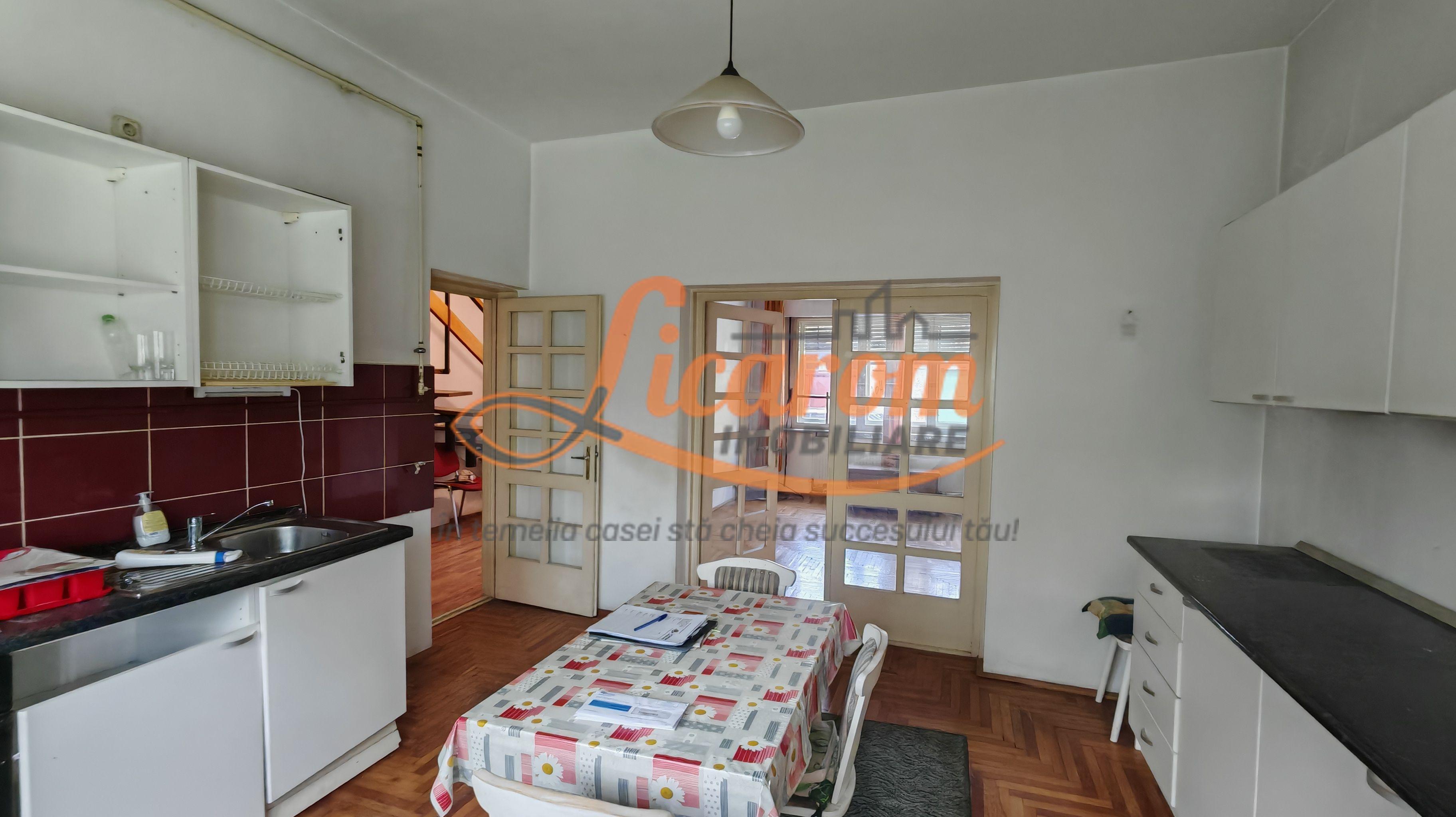 Casa PRETABILA DESTINATIE COMERCIALA,Brasovul Vechi,P+E, 3 cam - 12