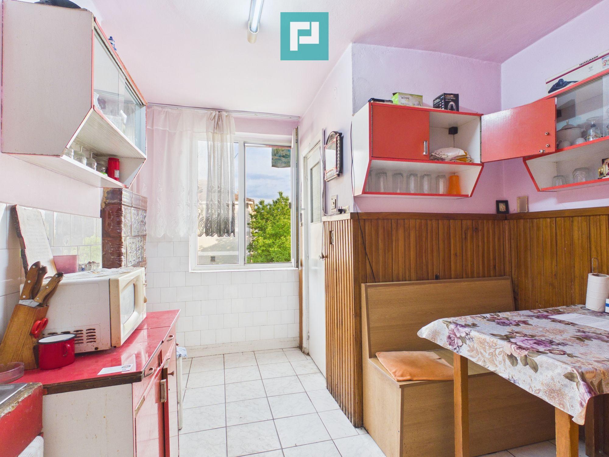 Apartament cu 3 camere zonă centrala în Lipova - 2