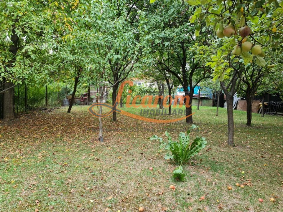 Proprietate individuala-3 apartamente,spatiu comercial,garaje,gradina,curte - 1