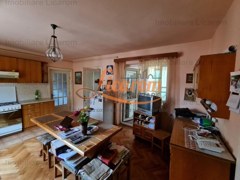 Proprietate individuala-3 apartamente,spatiu comercial,garaje,gradina,curte - 6