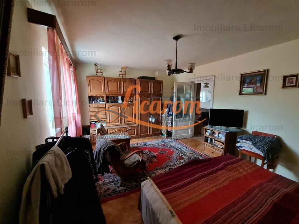 Proprietate individuala-3 apartamente,spatiu comercial,garaje,gradina,curte - 9