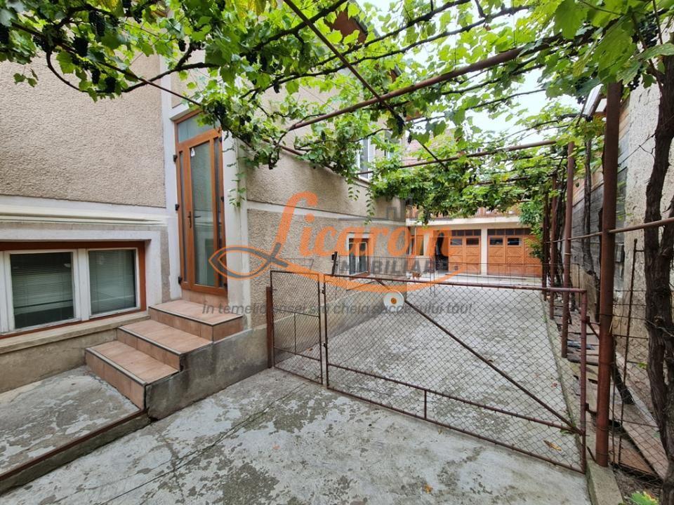 Proprietate individuala-3 apartamente,spatiu comercial,garaje,gradina,curte - 2