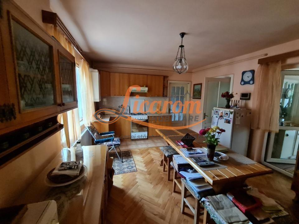 Proprietate individuala-3 apartamente,spatiu comercial,garaje,gradina,curte - 4