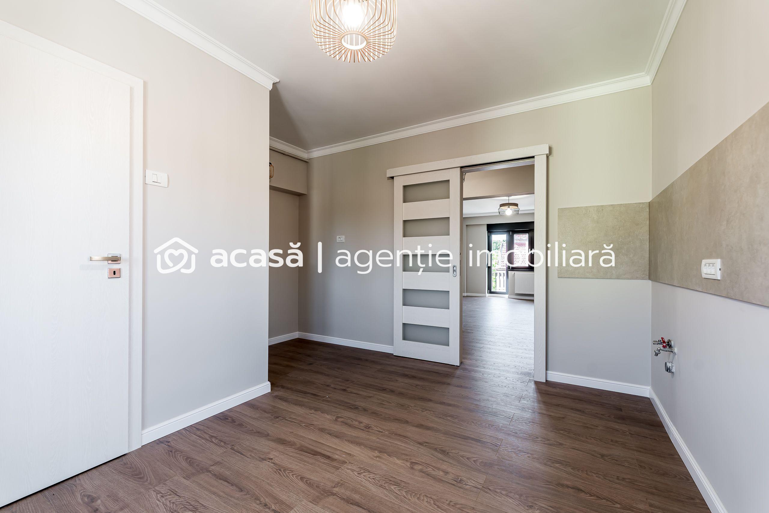 Apartament ultracentral cu 4 camere renovat recent Comision 0 - 7