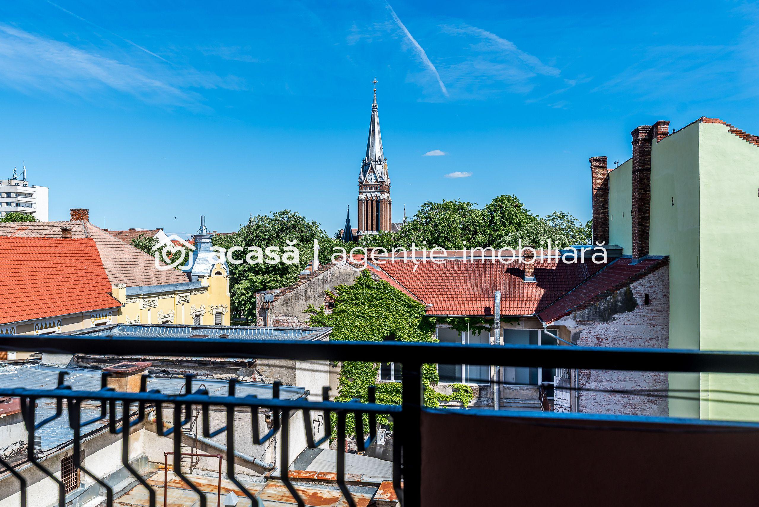 Apartament ultracentral cu 4 camere renovat recent Comision 0 - 4