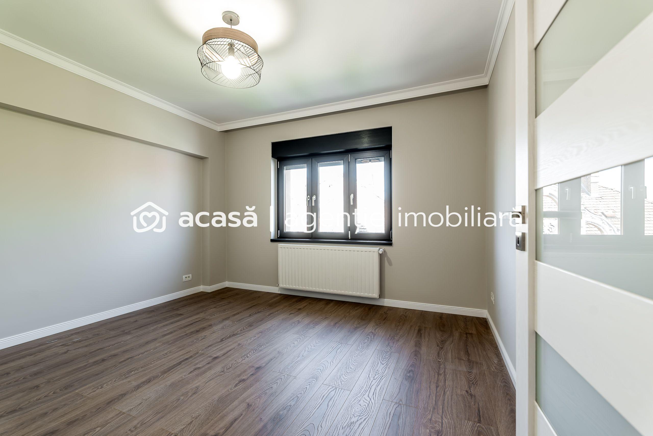 Apartament ultracentral cu 4 camere renovat recent Comision 0 - 3