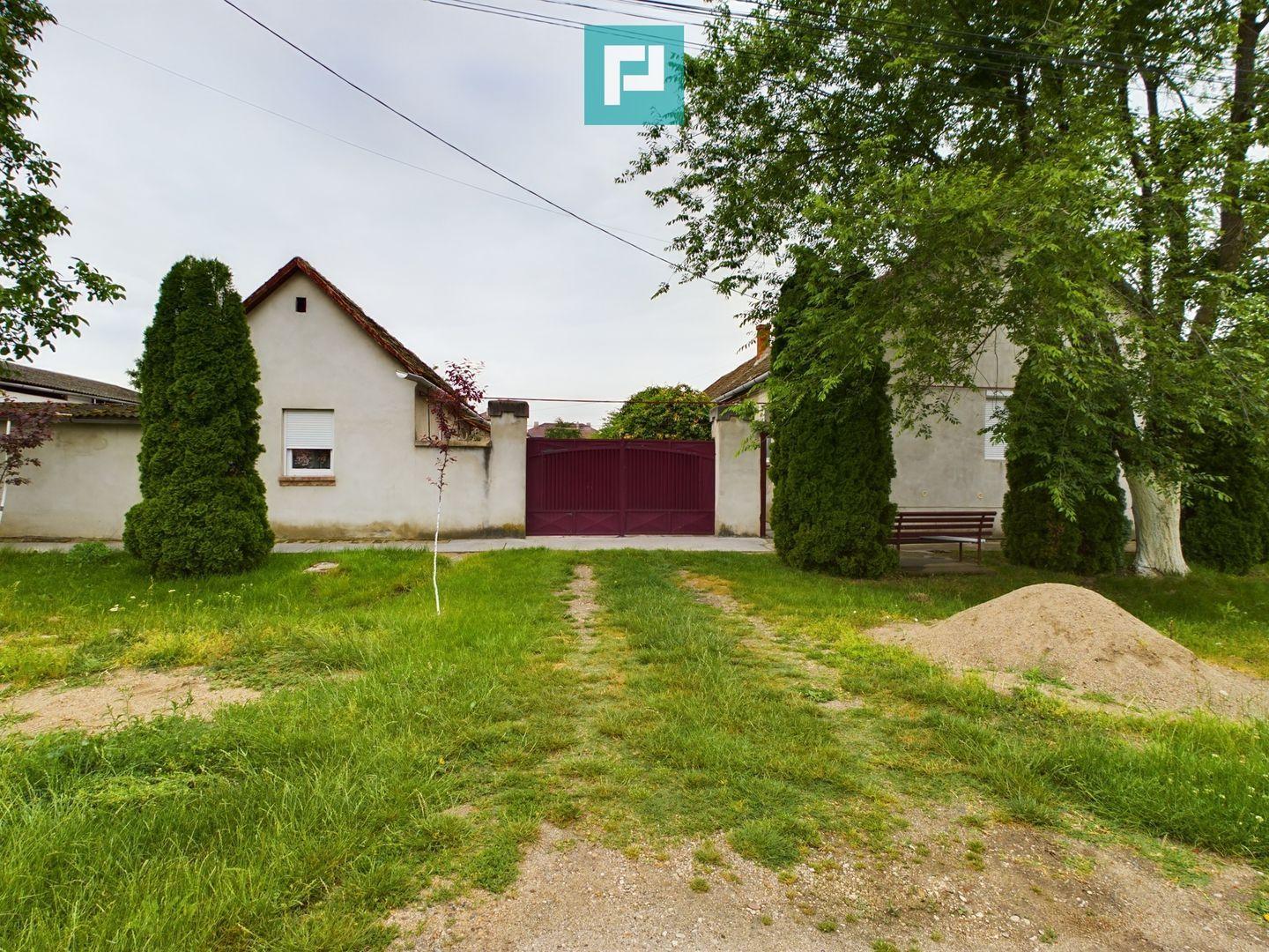 Casă cu 5 camere – Sântana centru, jud. Arad