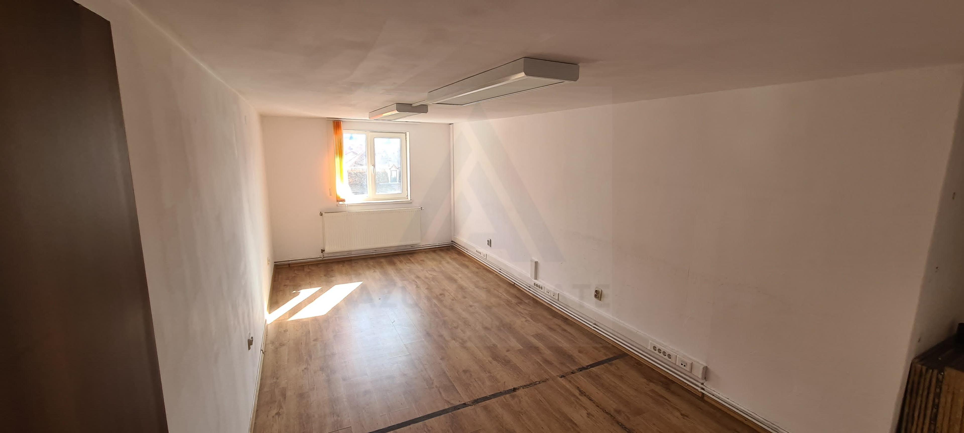 Spațiu birouri 68 mp utili 4 camere hol acces si balcon Bvd Victoriei - 2