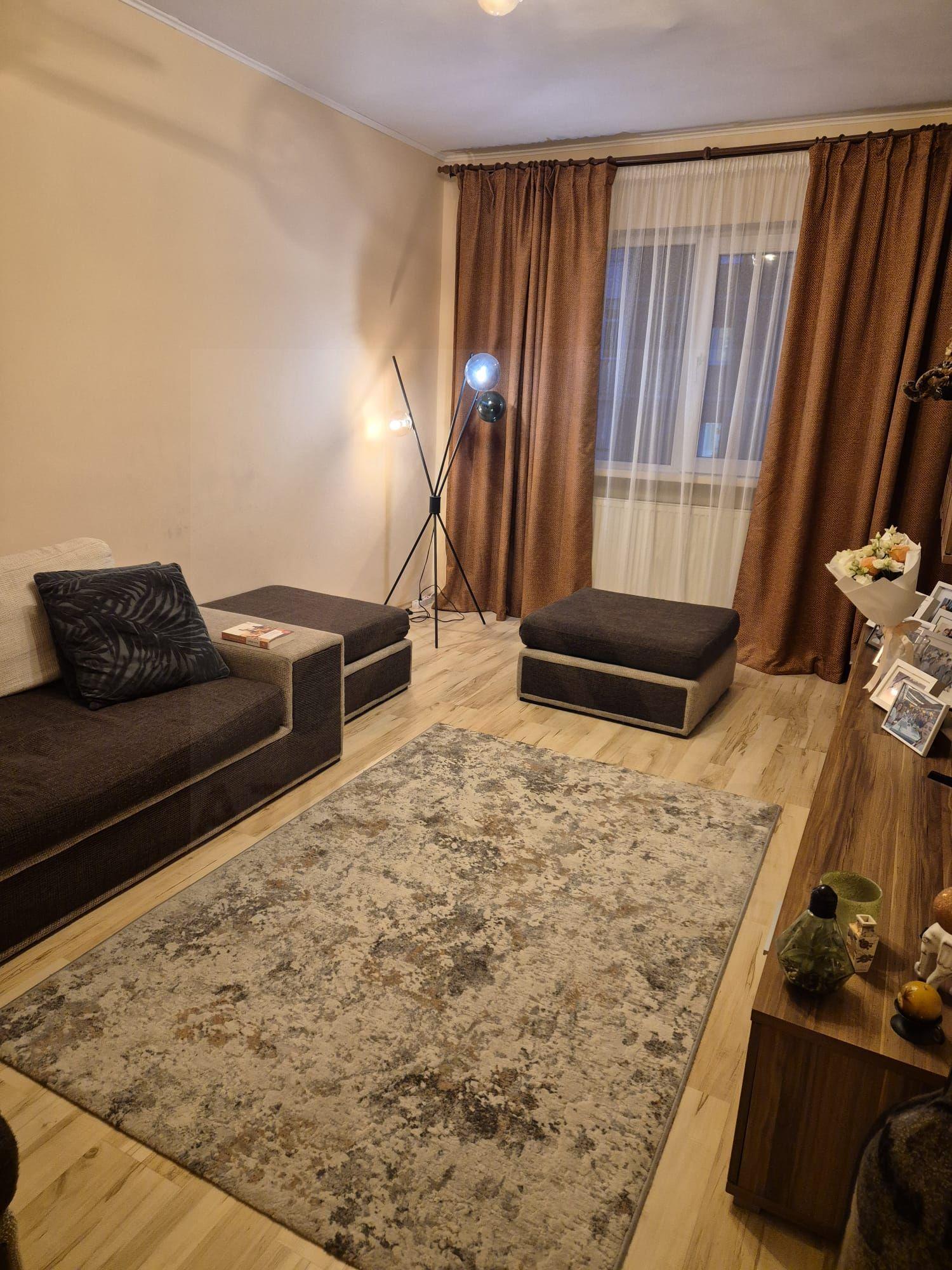 Apartament 3 camere 65 mp utili bucatarie inchisa pivnita Vasile Aaron - 1