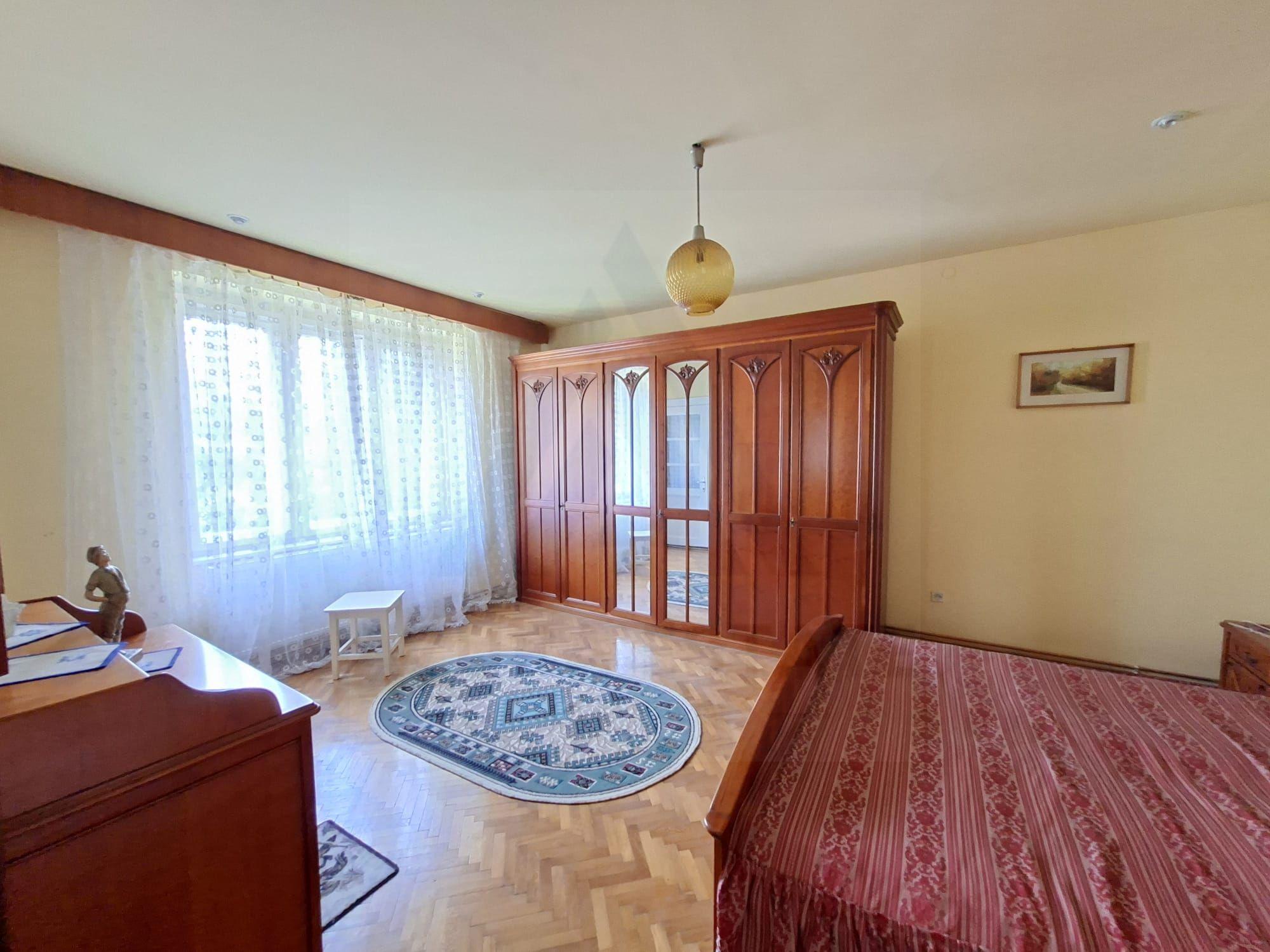 Apartament 4 camere 110 mp utili cu teren aferent si 2 bai Central - 1