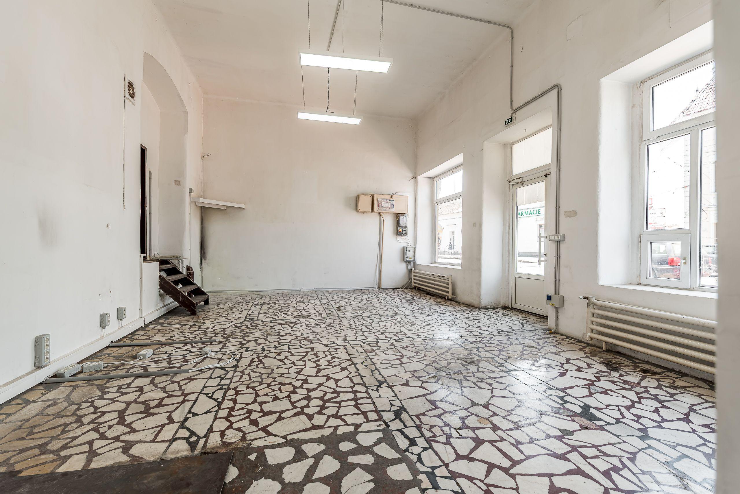 REZERVAT! Spatiu comercial ,cu vitrina de in zona Boul Rosu. - 2