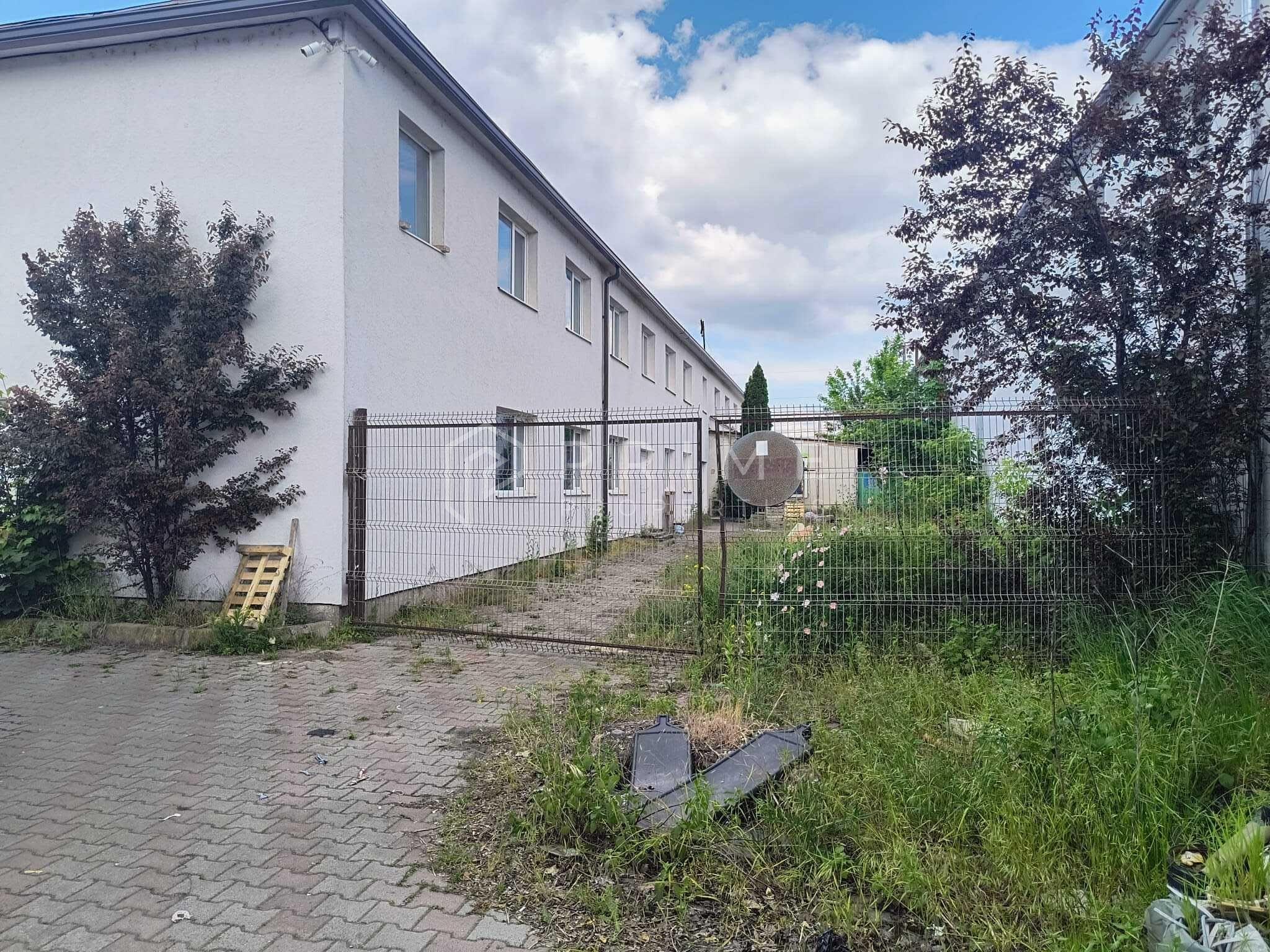 Spațiu industrial modern cu panouri fotovoltaice și acces TIR - 1