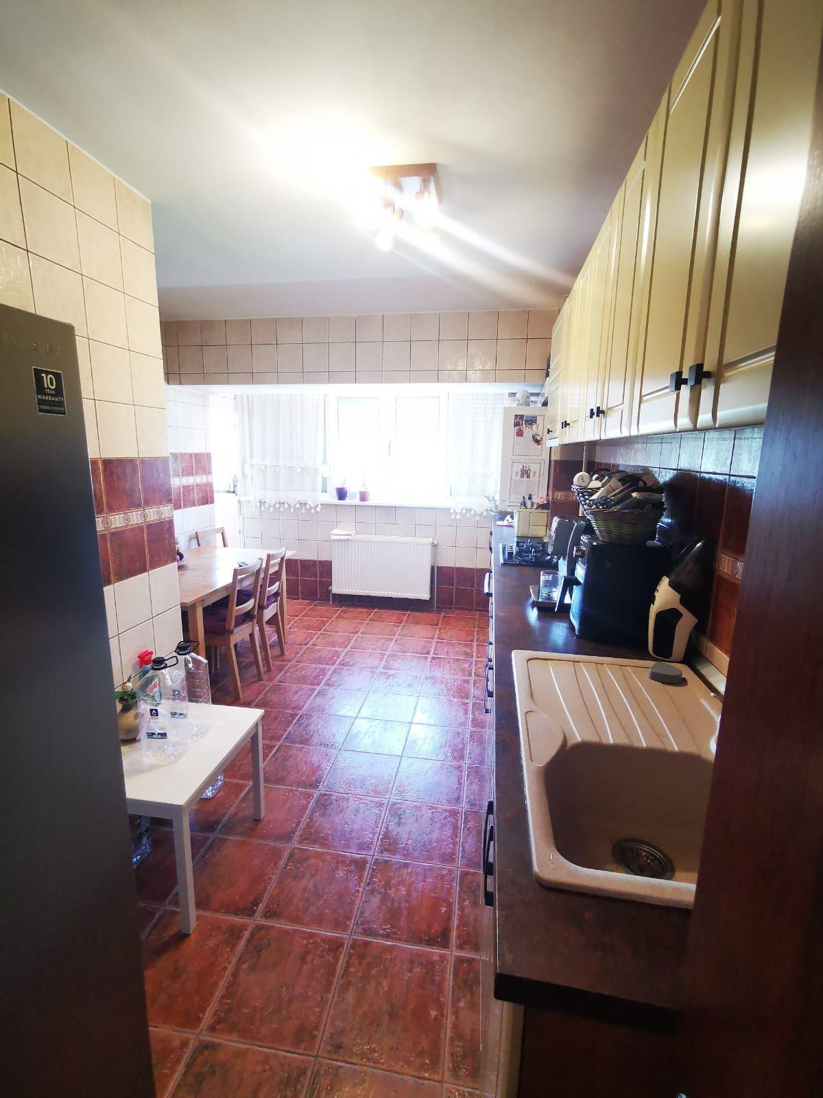 De vanzare apartament cu 3 camere, 91 mp - T-uri, str. Tecuci - 8