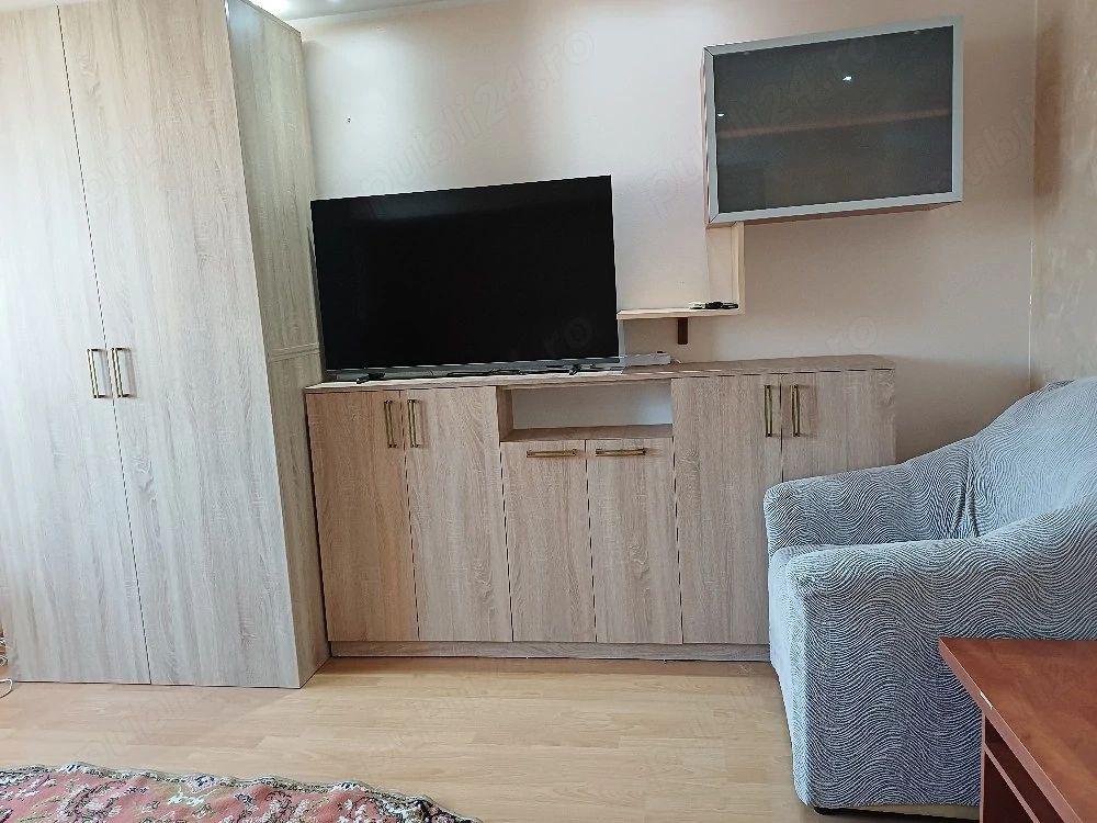 De inchiriat apartament 2 camere micro 20, et. 9, 350 euro negociabil - 2
