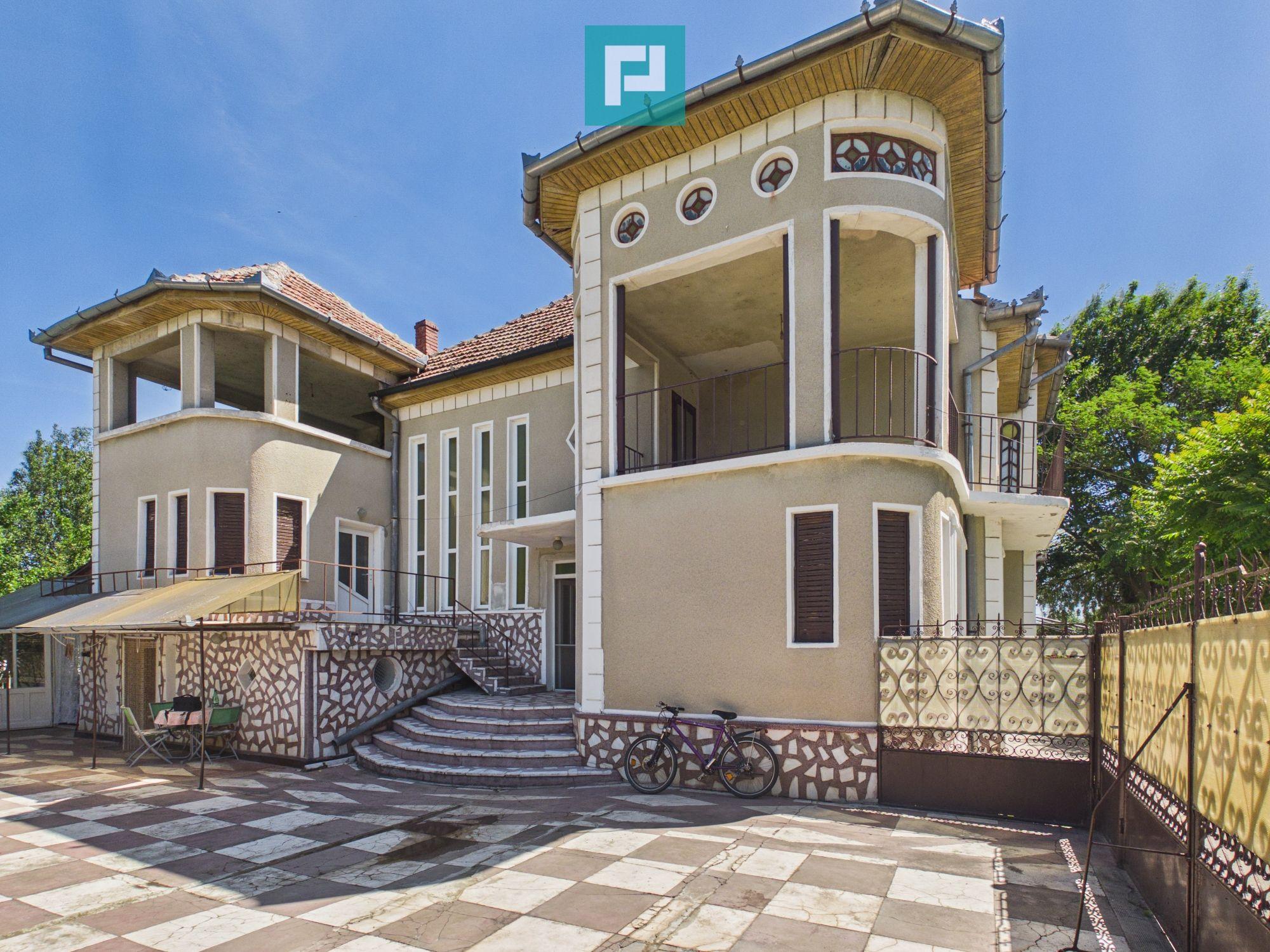 Casă/vilă cu 10 camere – Ineu, centru - 1