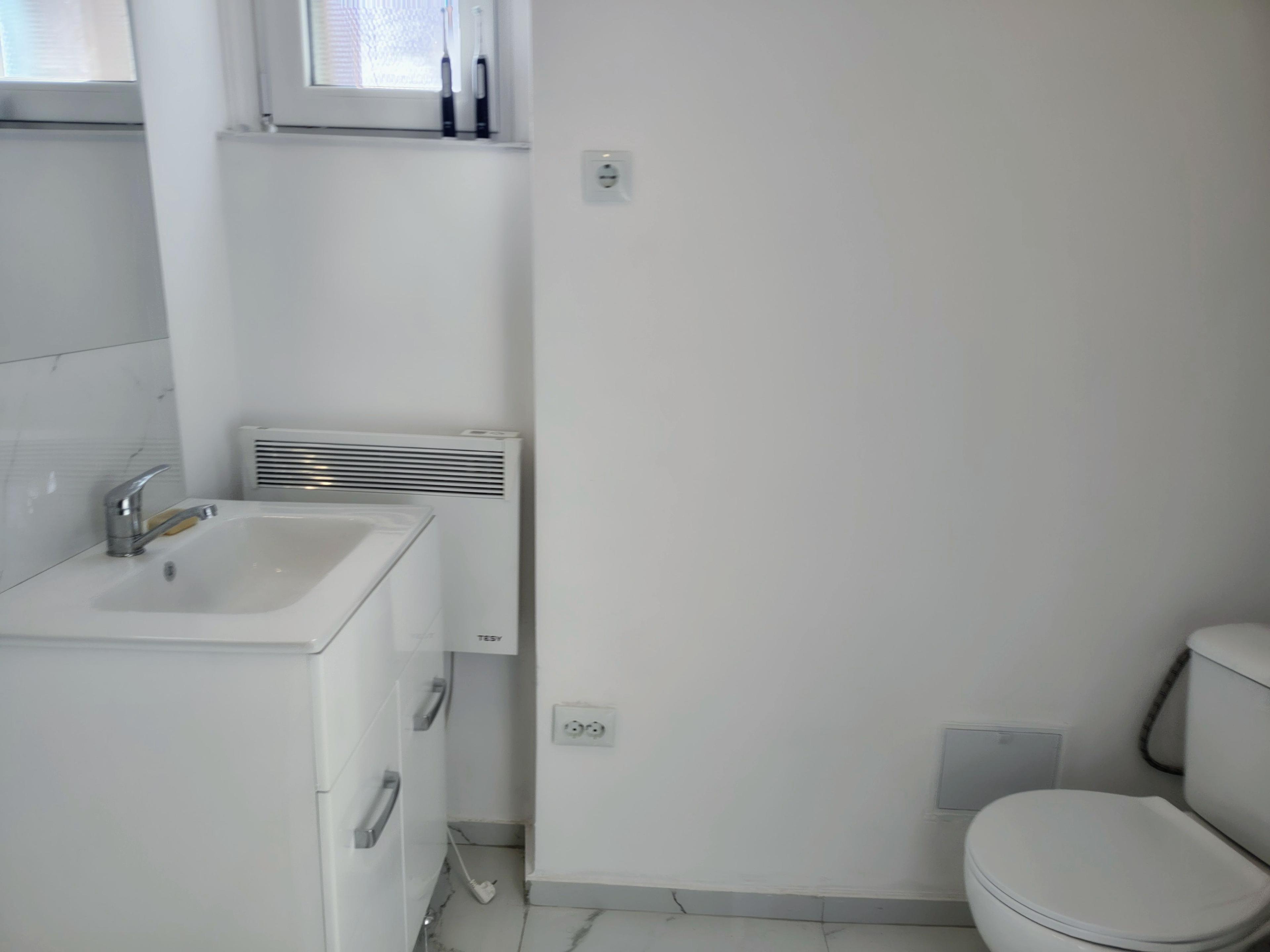 Chirie, ap. 1 camera, 40 mp, central Oradea. 320 E, comision 50% - 8