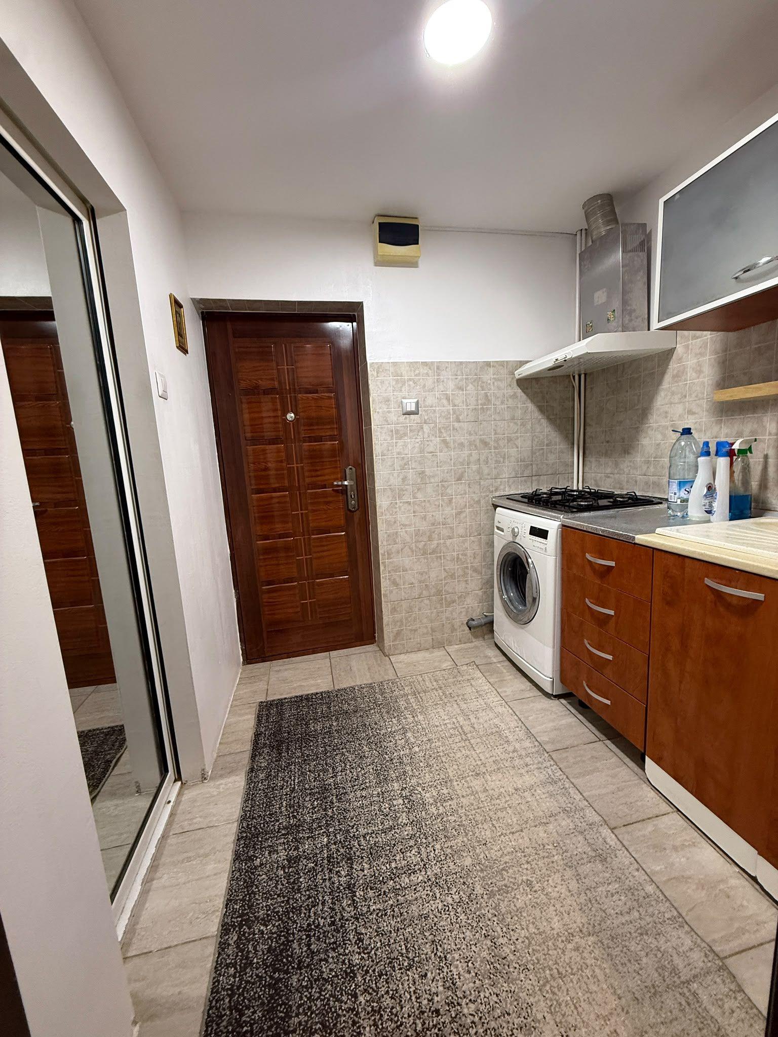 De vanzare garsoniera micro 40, et. 3/3, 27.000 euro - 3