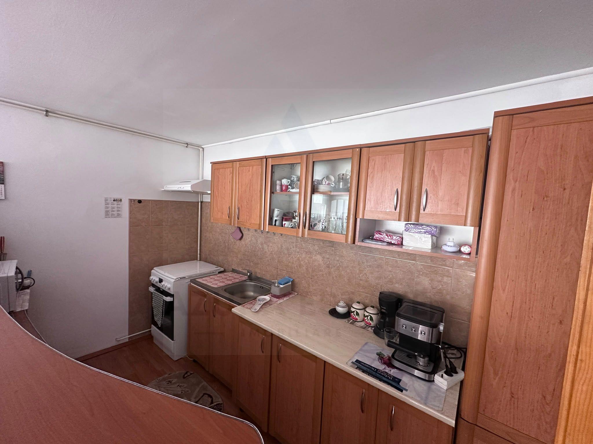 Apartament 3 camere decomandat 78 mp pivnita curte in zona Centrala - 4