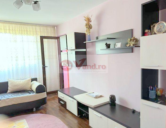De vanzare apartament cu 3 camere, micro 38, et. 3, 63.000 euro - 2