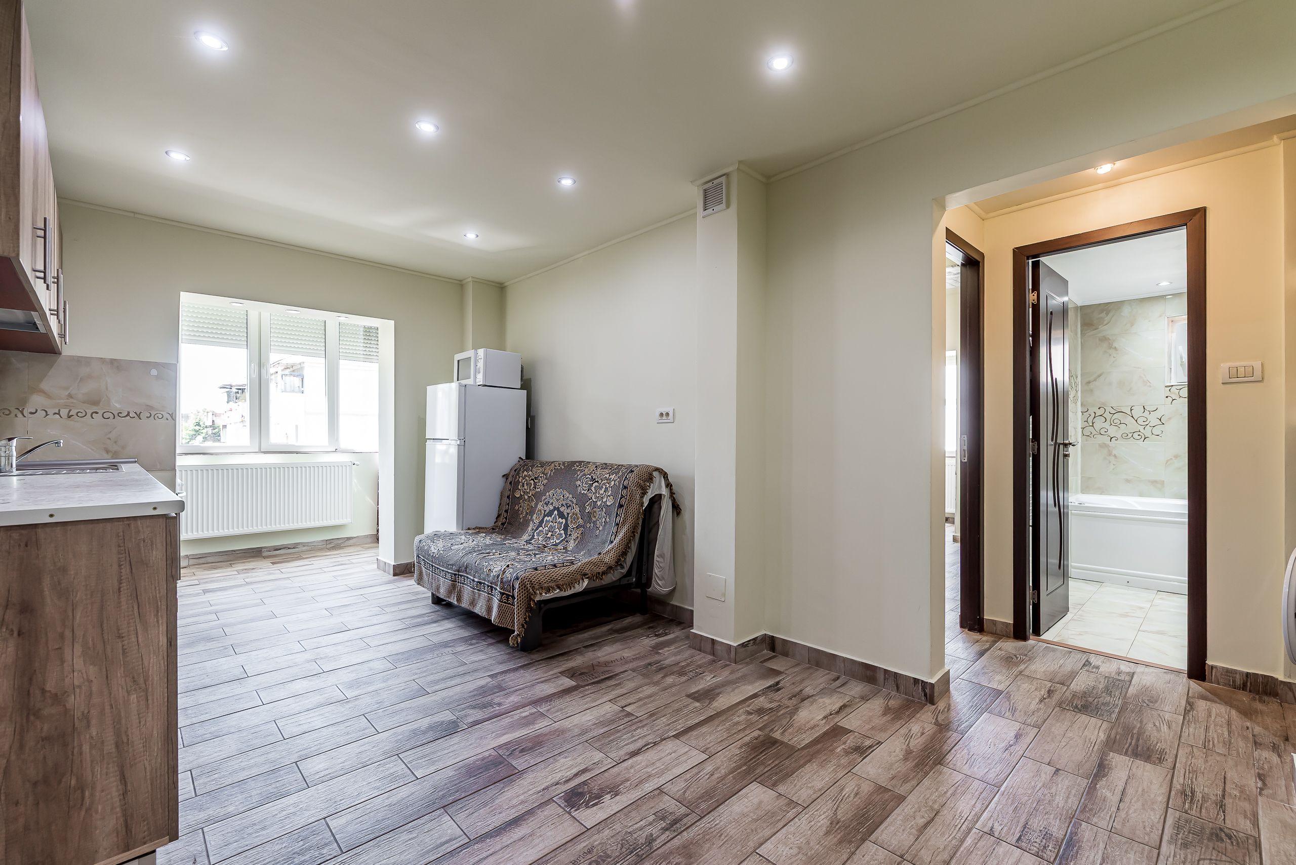 VANDUT! Ap 2 camere, renovat, 2 balcoane. Cartier Alfa Arad - 2
