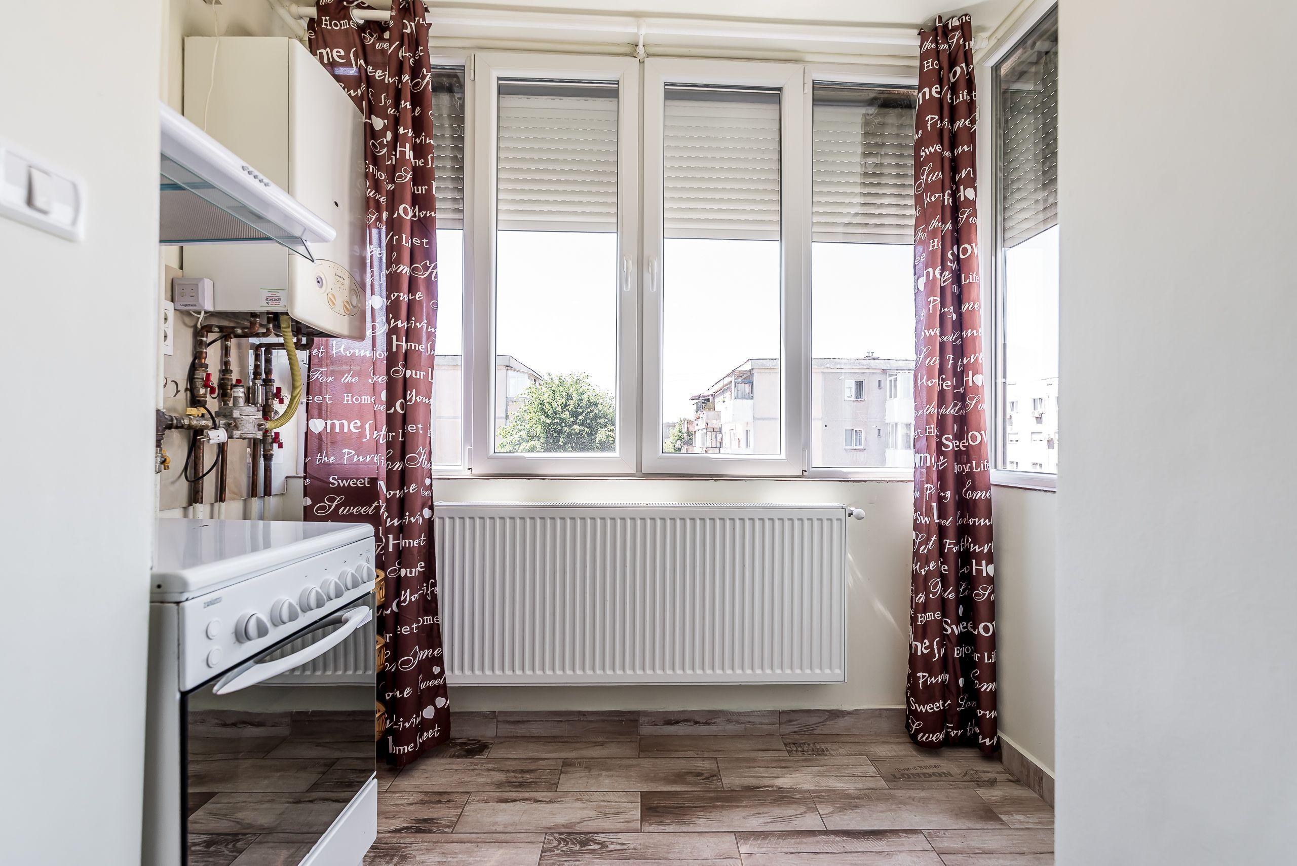 VANDUT! Ap 2 camere, renovat, 2 balcoane. Cartier Alfa Arad - 5