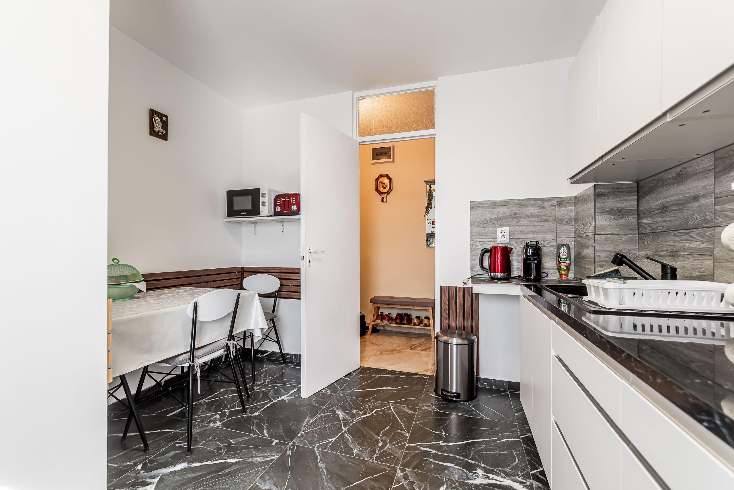 Rezervat Apartament renovat cu 2 camere Micalaca etaj 3 Comision 0 - 9
