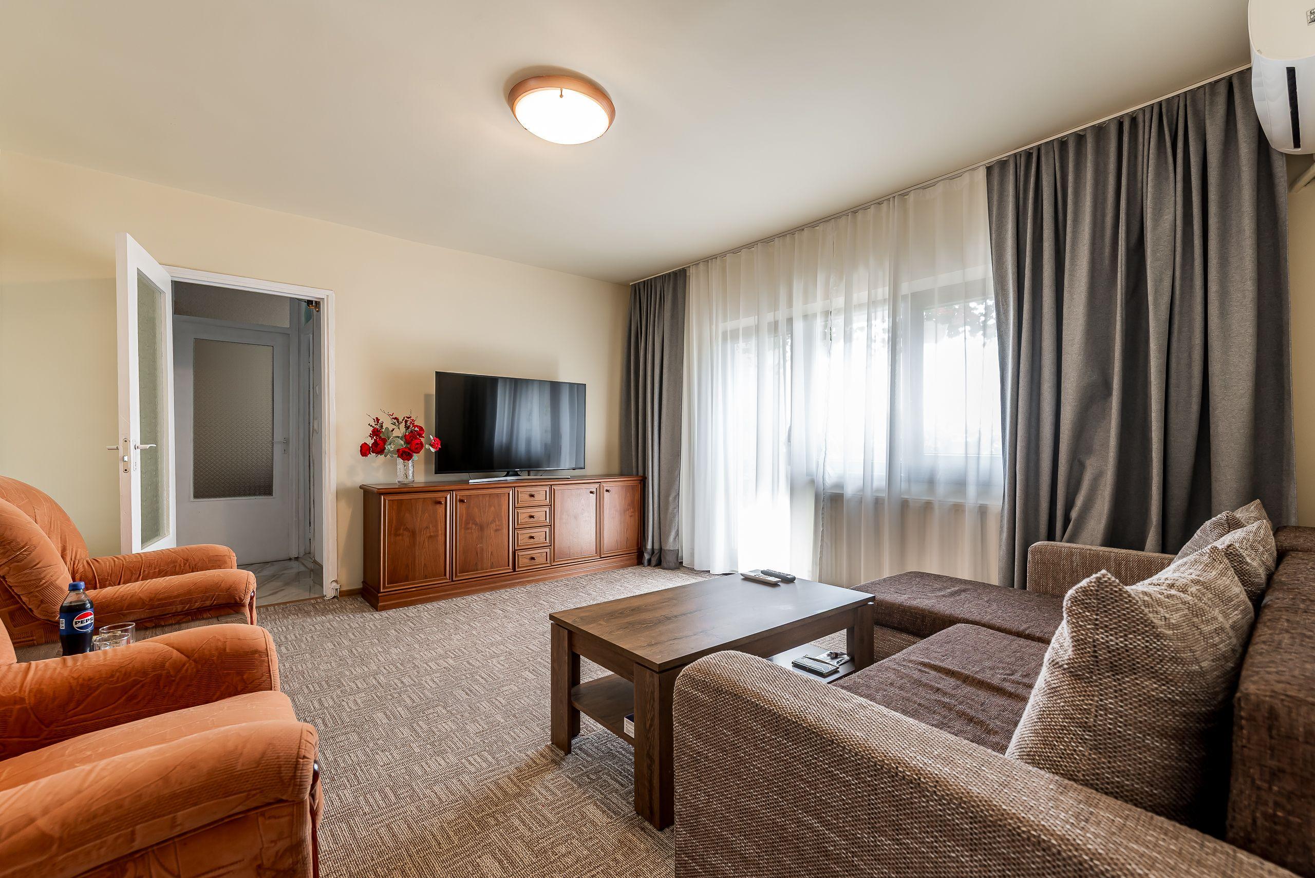 Rezervat Apartament renovat cu 2 camere Micalaca etaj 3 Comision 0 - 5