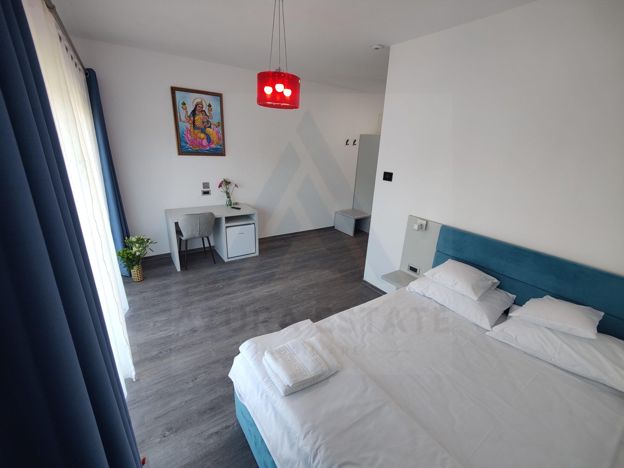 Pensiune PREMIUM 10 camere și Casă Individuală Valea Avrigului 4.600mp - 8