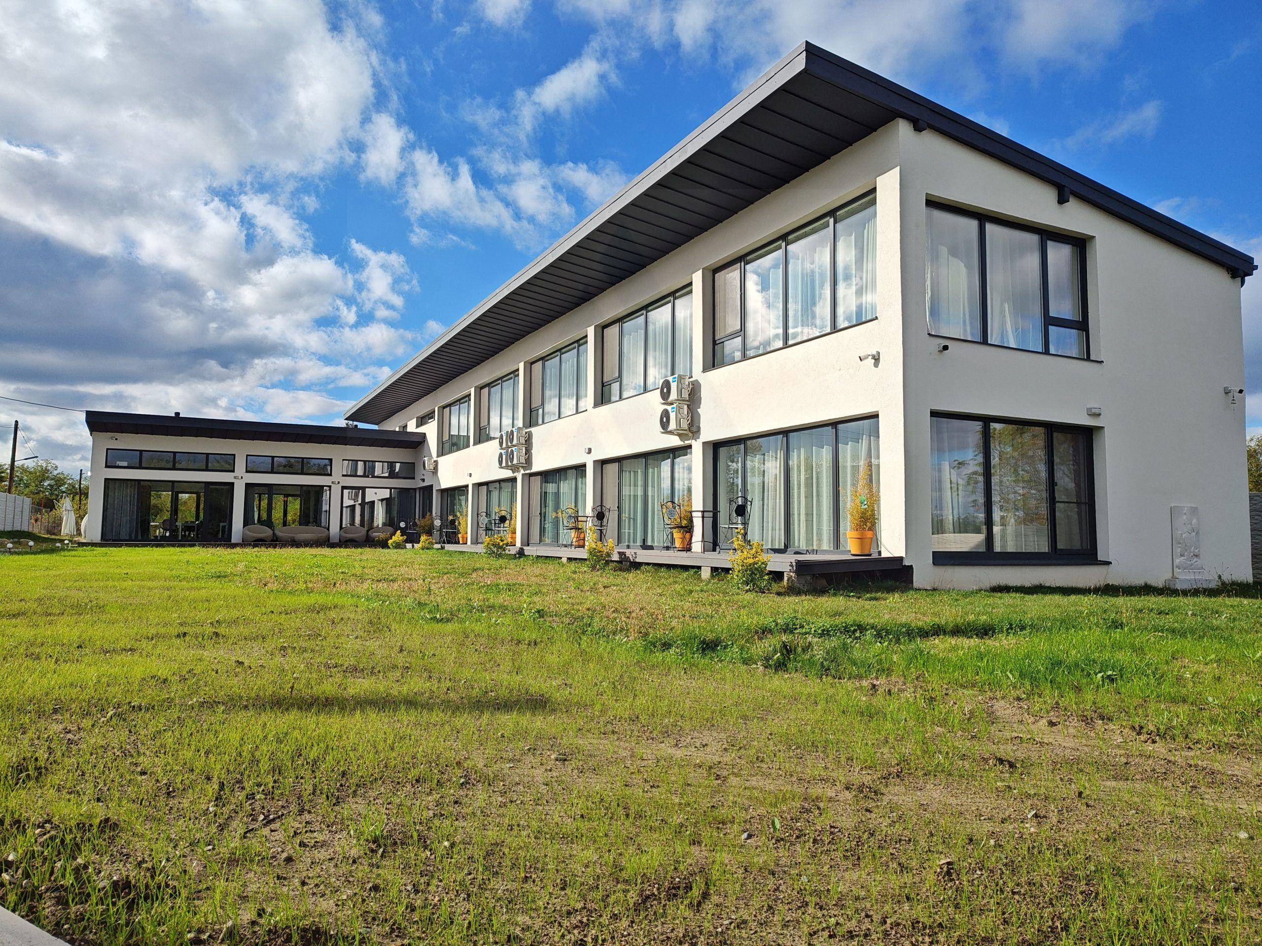 Pensiune PREMIUM 10 camere și Casă Individuală Valea Avrigului 4.600mp - 2