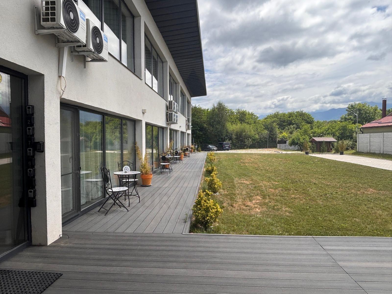 Pensiune PREMIUM 10 camere și Casă Individuală Valea Avrigului 4.600mp - 1
