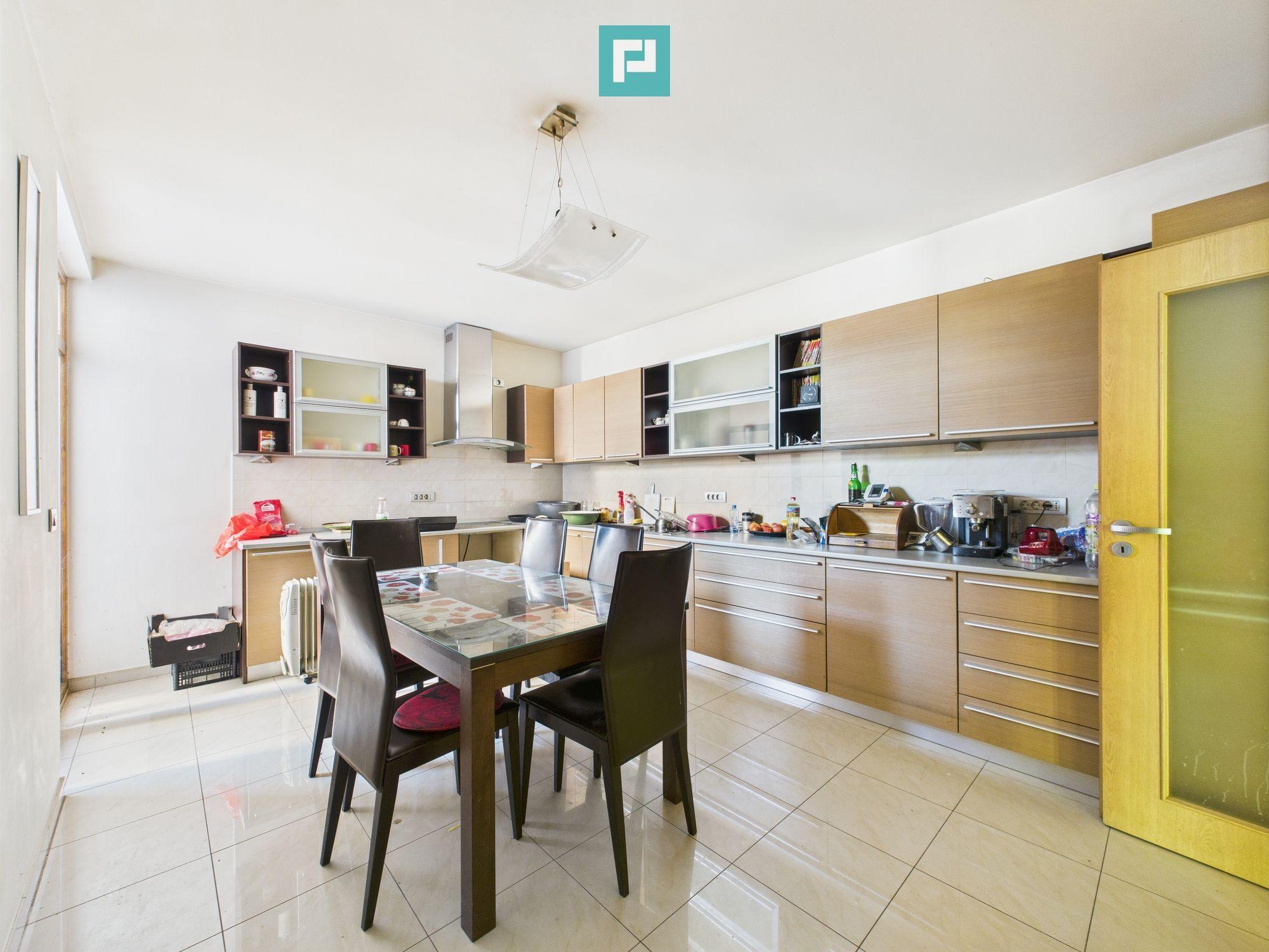 Casă Mehala – Ideală pentru două familii - 3