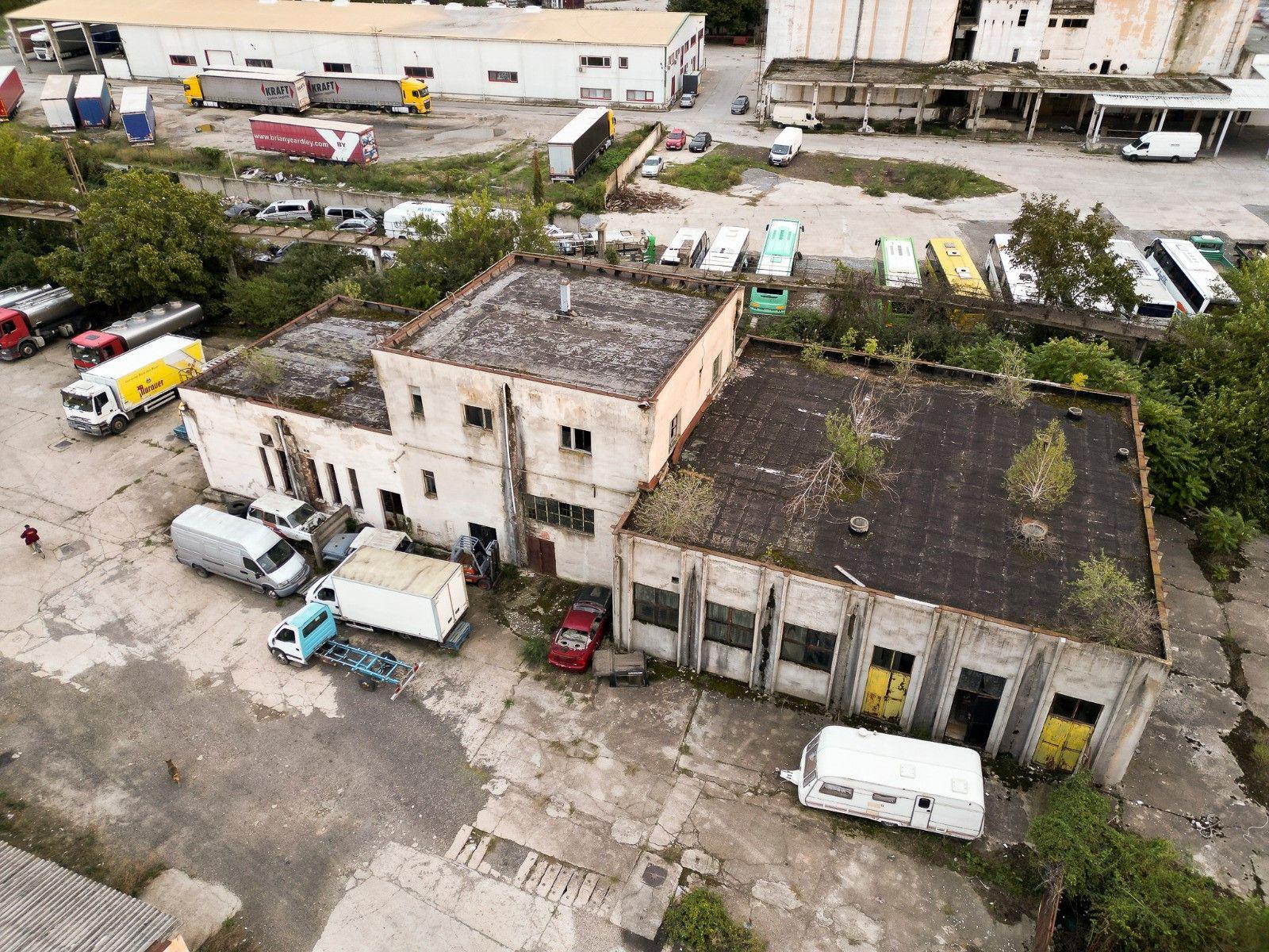 Oportunitate! Teren 6820mp cu clădiri industriale pe strada Poetului, Arad - 9