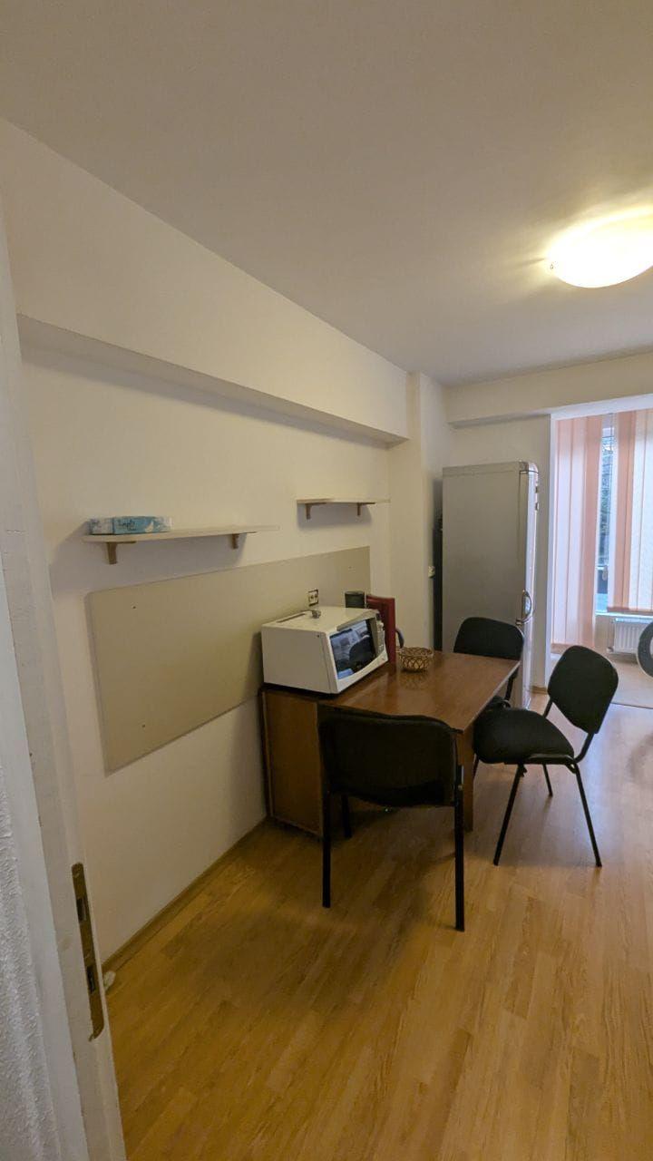 De inchiriat apartament cu 3 camere, Mazepa 1 la BR-uri, etaj 1, 550 euro - 2