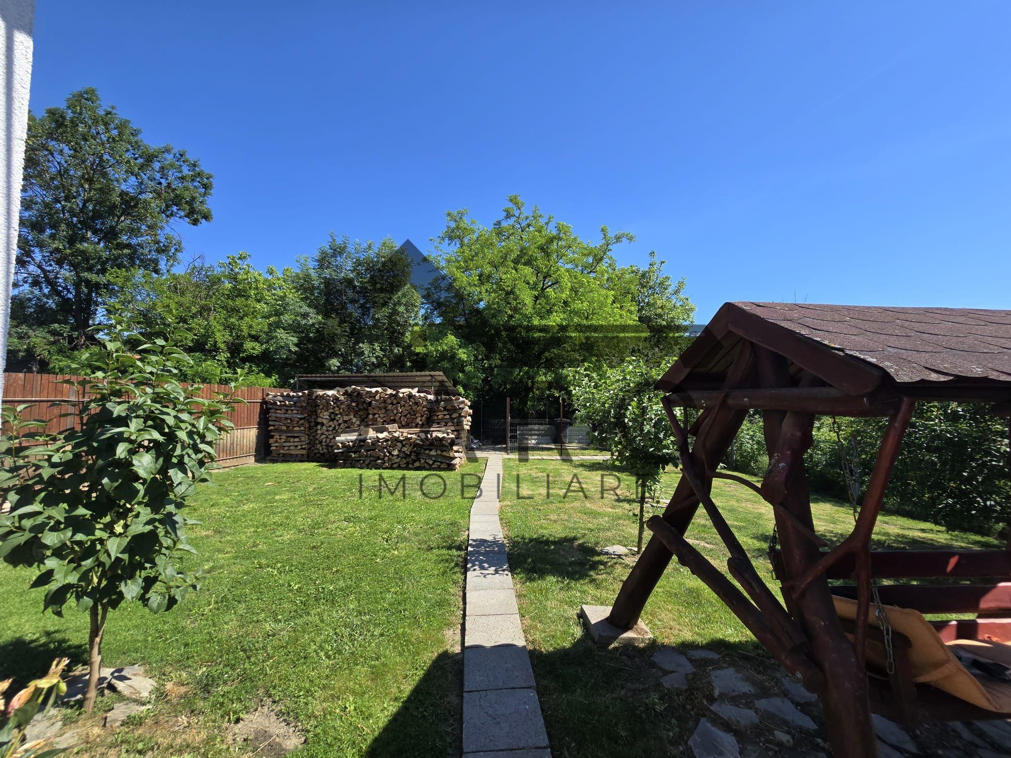 Casa in Livezeni , 140 mp utili , in centrul localitatii . - 9
