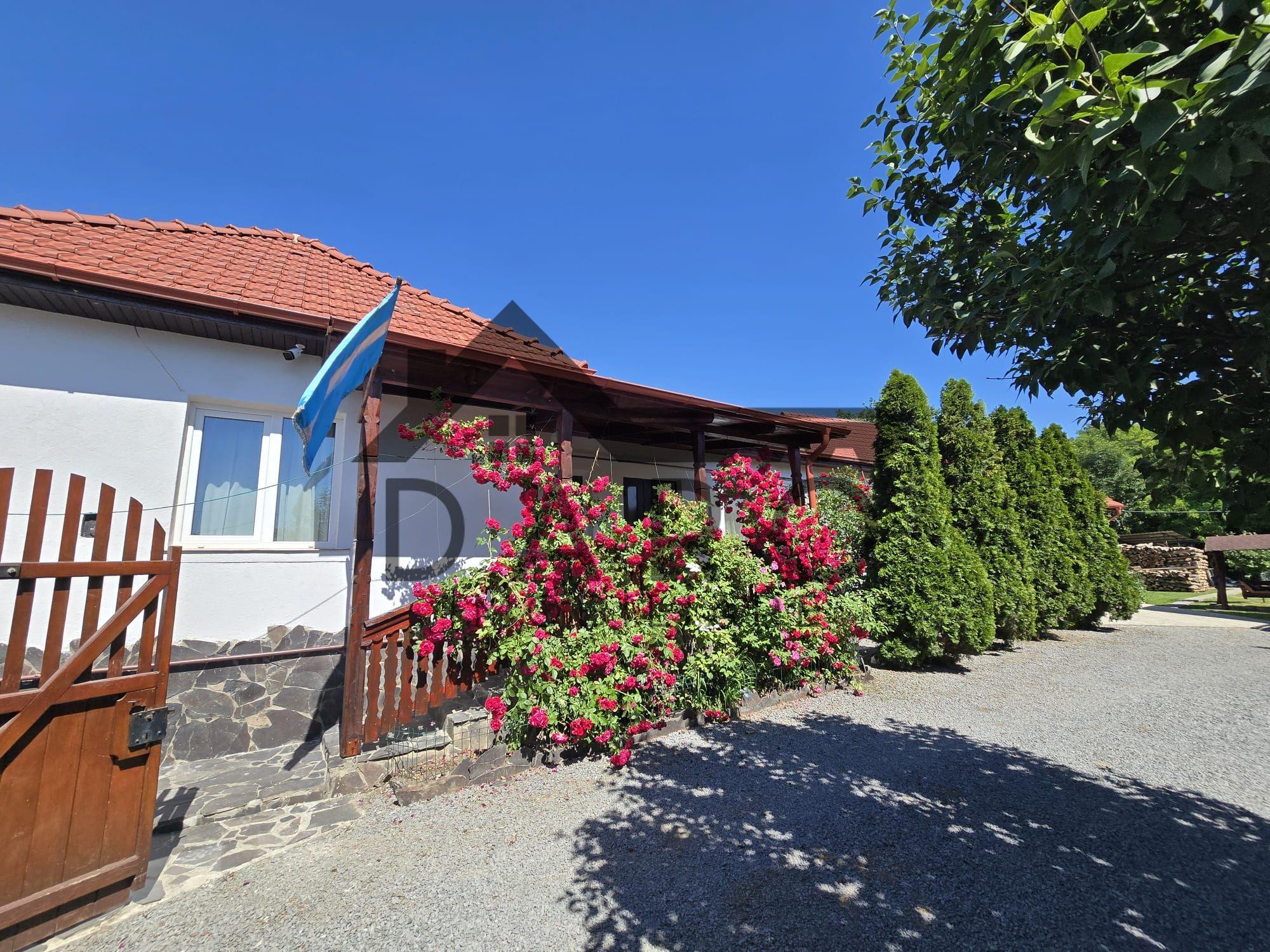 Casa in Livezeni , 140 mp utili , in centrul localitatii . - 16