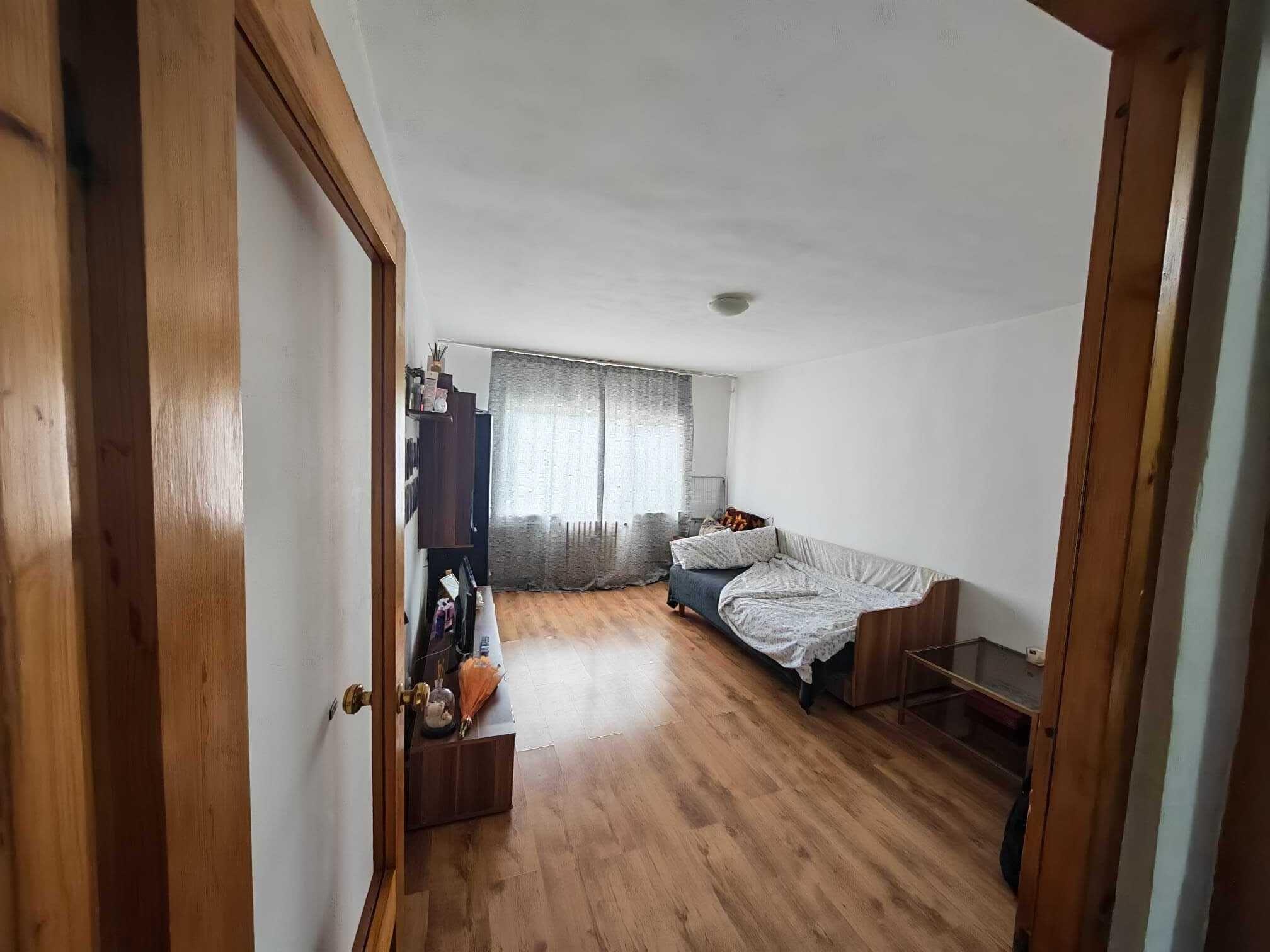 Garsoniera, 32 mp, Nufarul Oradea. 62 000 E. Comision 0 - 1