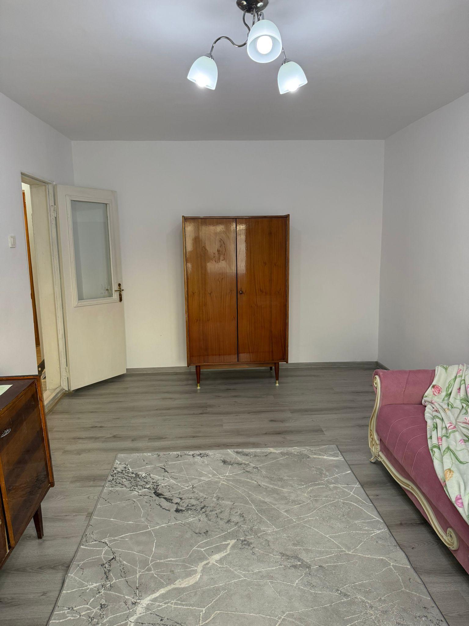 De vanzare apartament cu 2 camere, etaj 4/4, recent renovat, 29.300 euro - 2