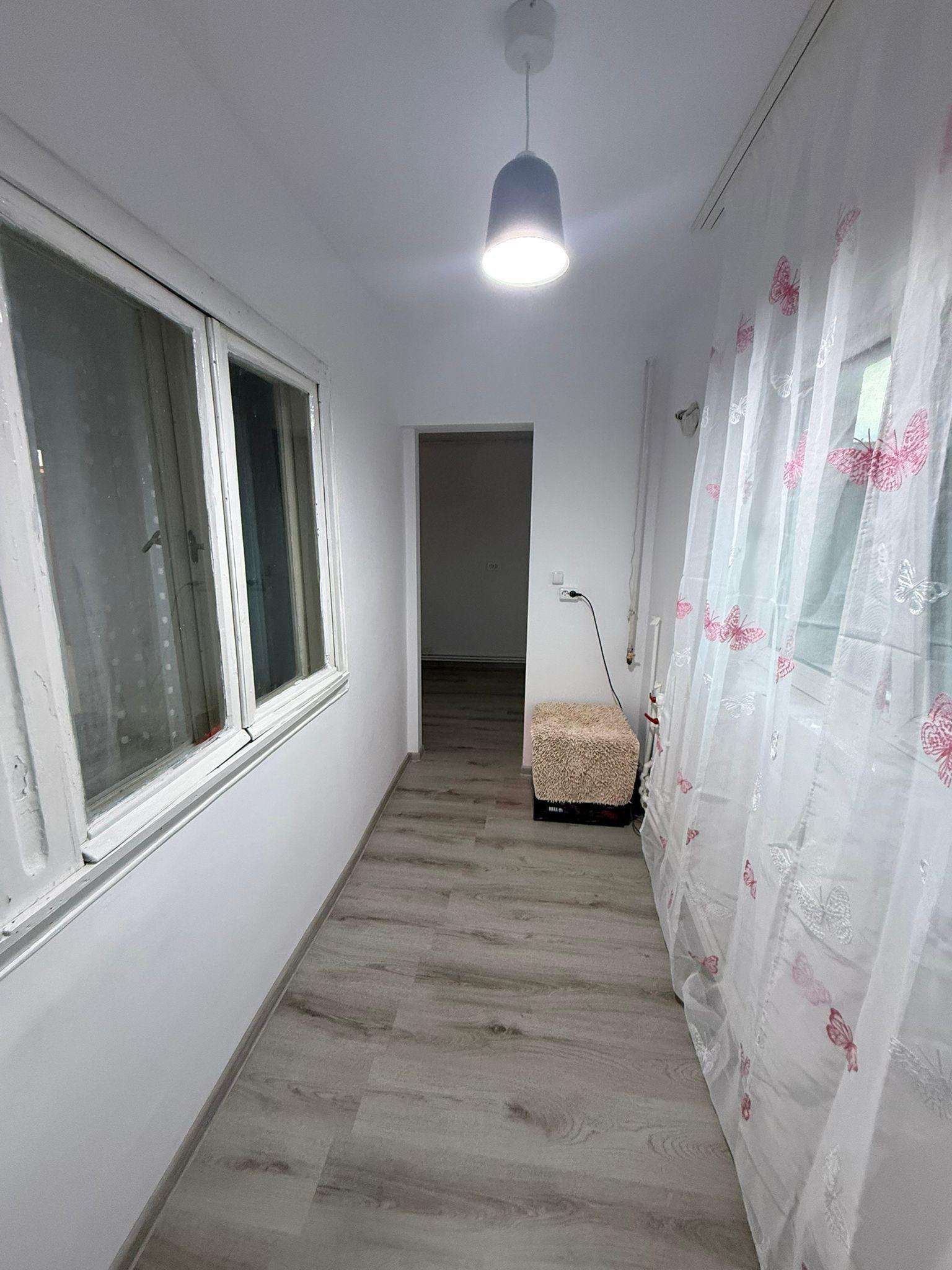 De vanzare apartament cu 2 camere, etaj 4/4, recent renovat, 27.000 euro - 3