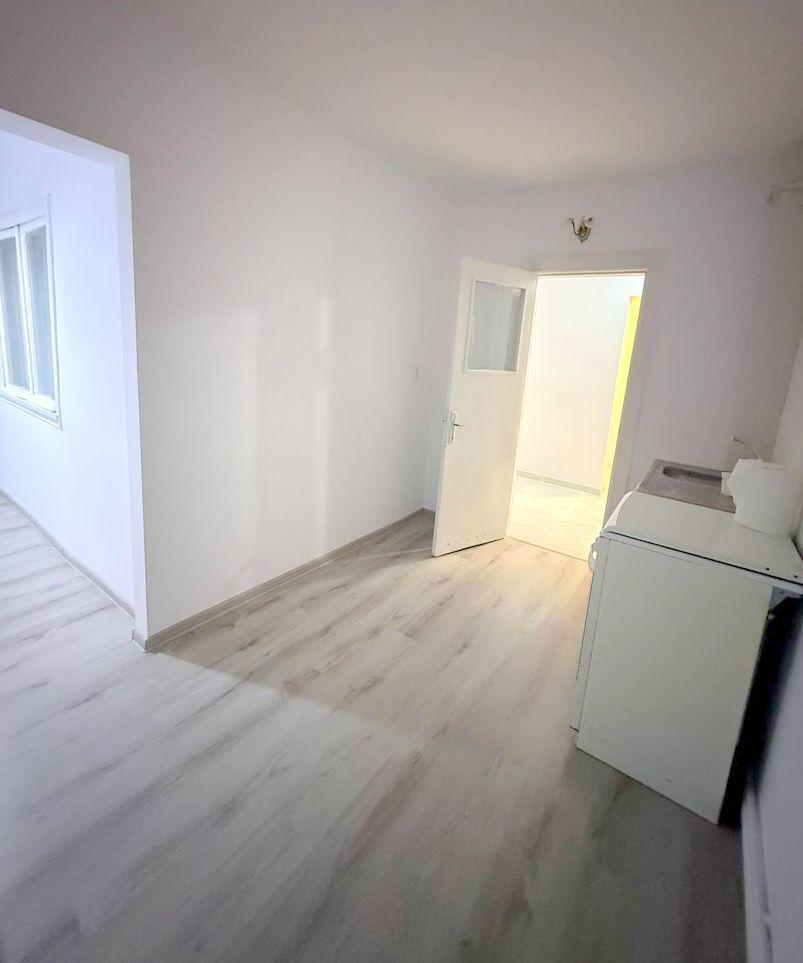 De vanzare apartament cu 2 camere, etaj 4/4, recent renovat, 26.000 euro - 10