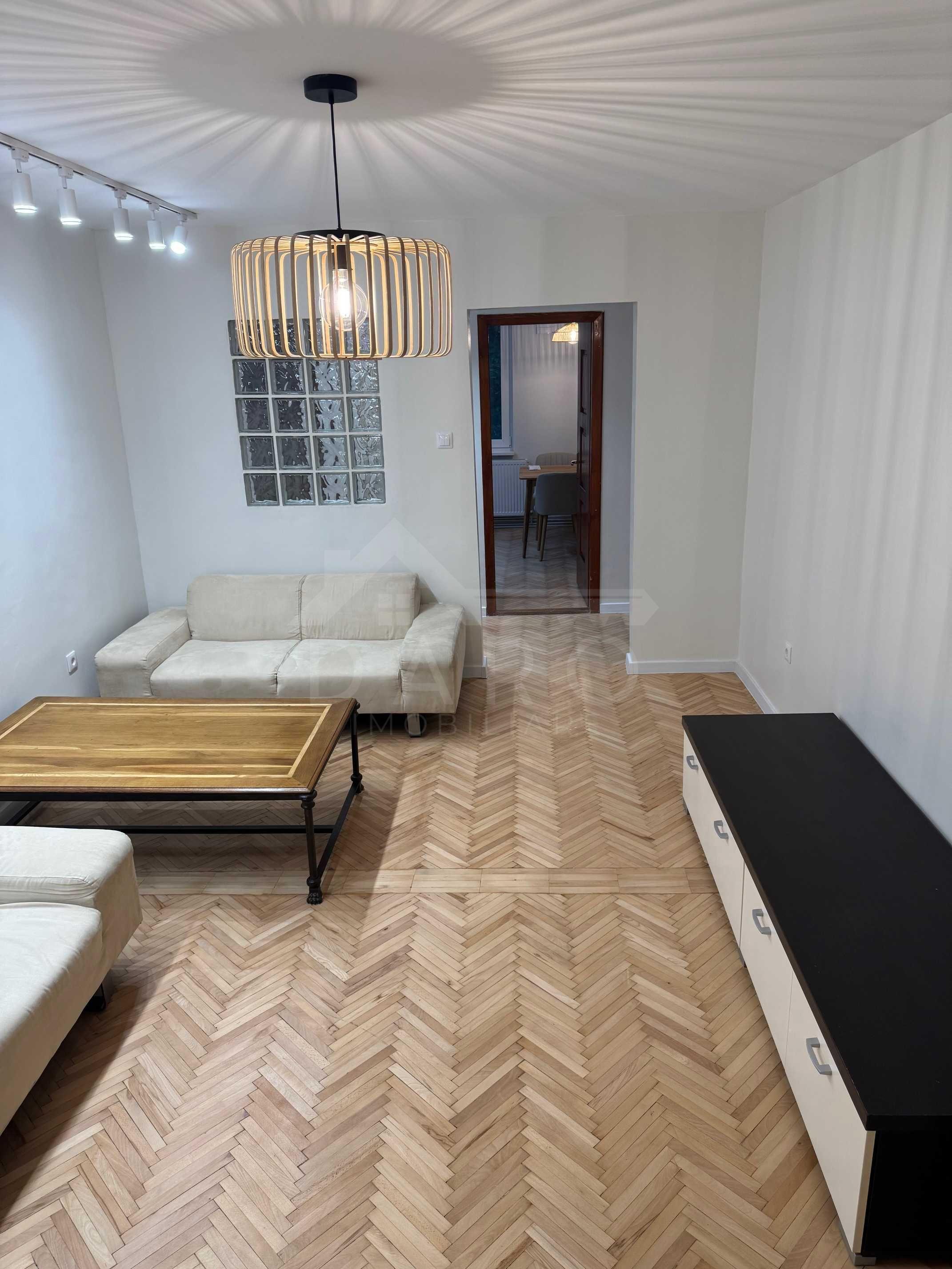 Apartament cu 3 camere, de inchiriat, direct de la proprietar. Strada Transilvania - 1