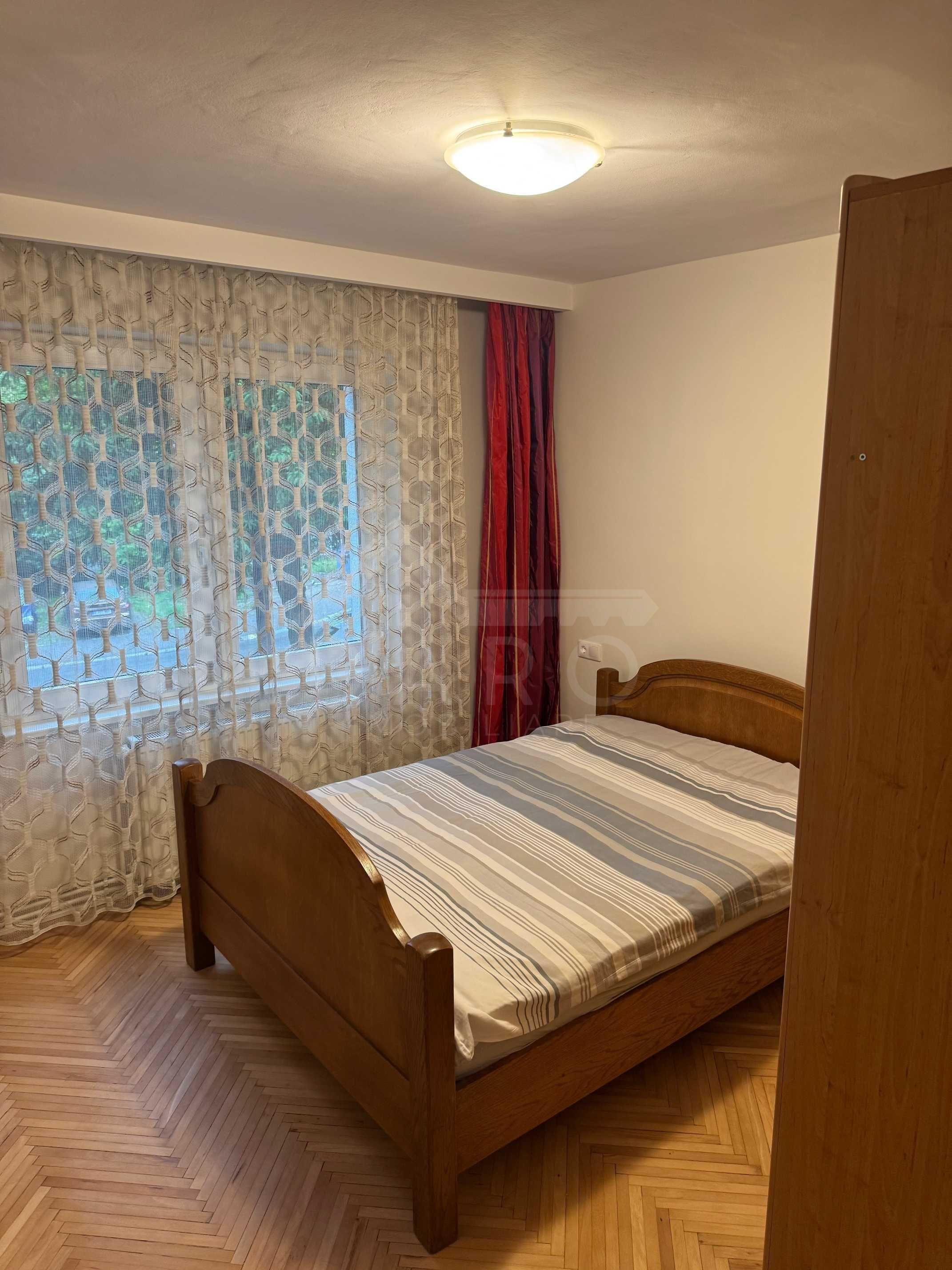 Apartament cu 3 camere, de inchiriat, direct de la proprietar. Strada Transilvania - 4