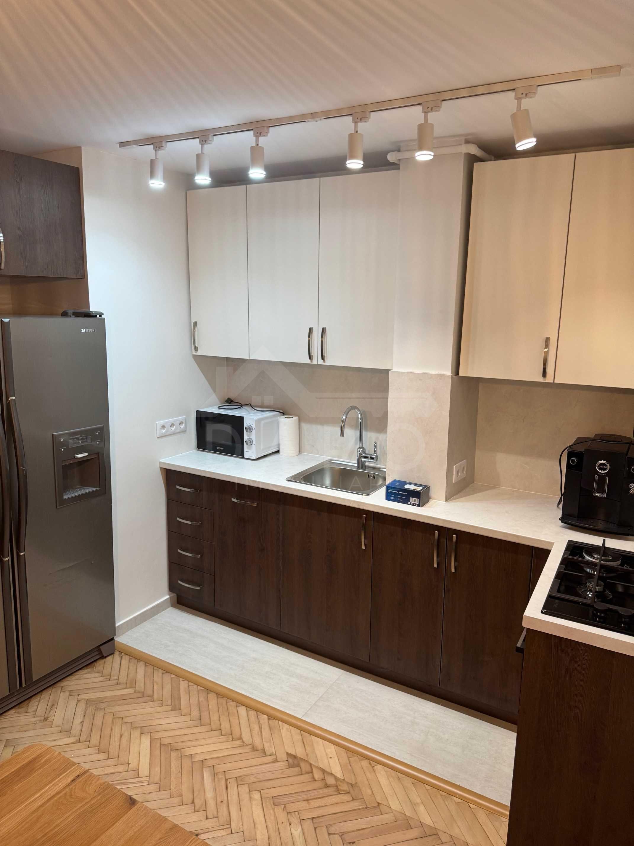 Apartament cu 3 camere, de inchiriat, direct de la proprietar. Strada Transilvania - 7