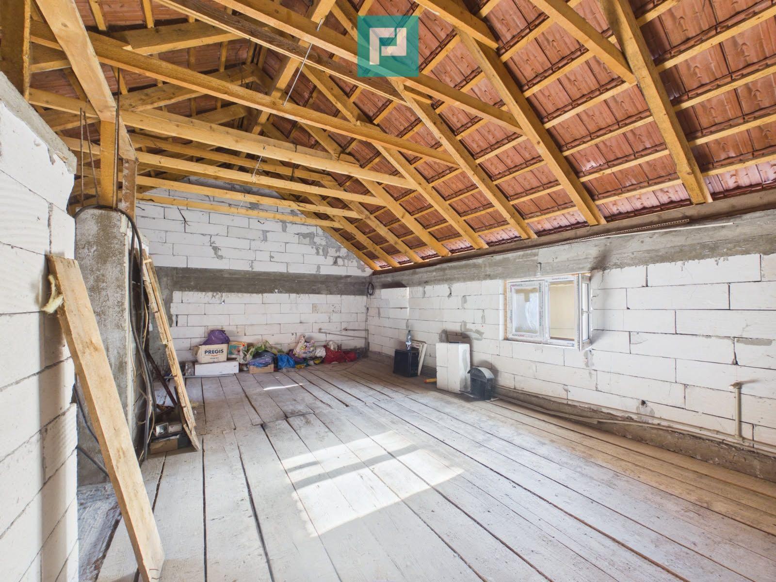 Casă P+E cu două apartamente, zona Drăgășani - 14