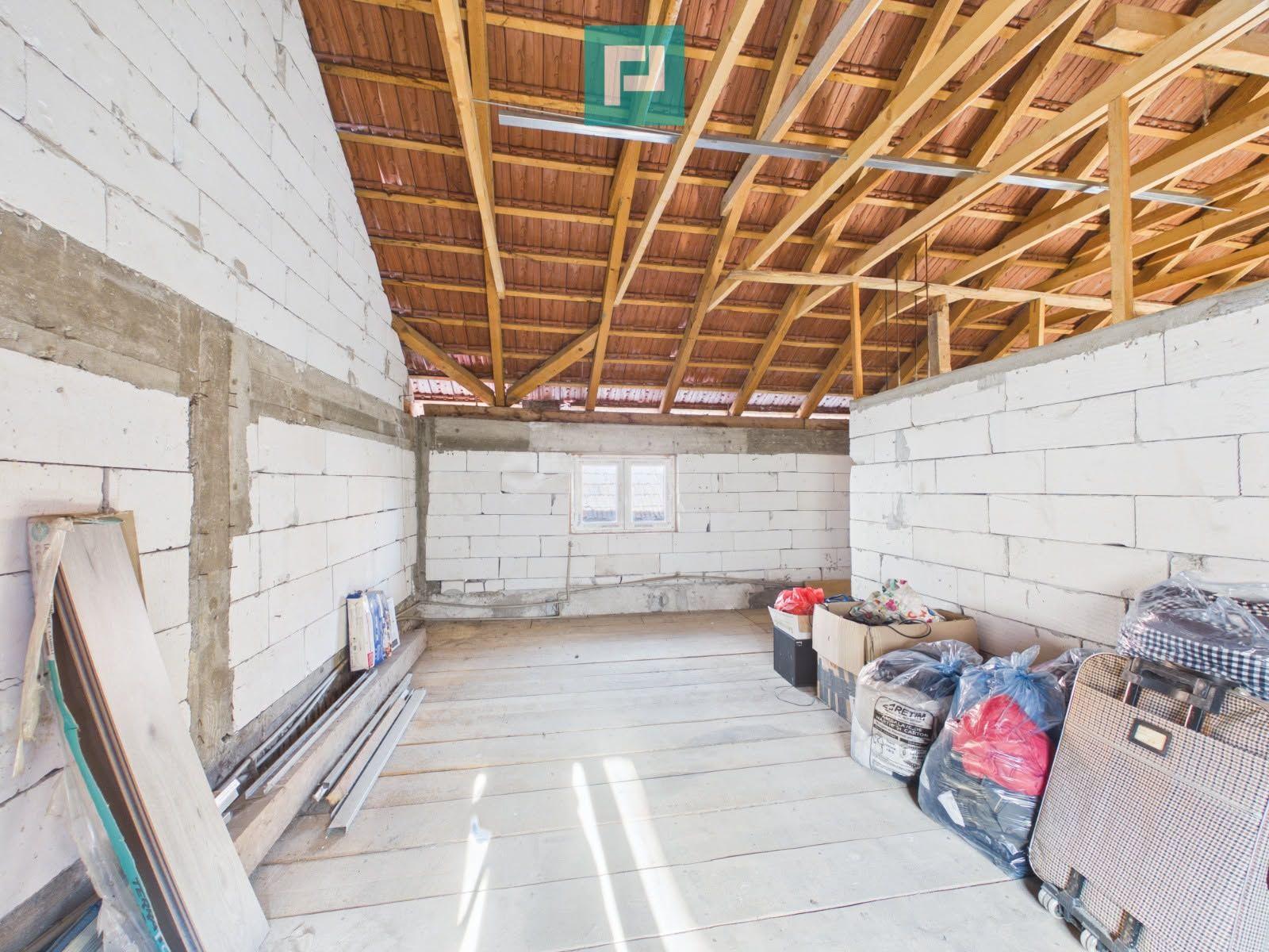 Casă P+E cu două apartamente, zona Drăgășani - 15