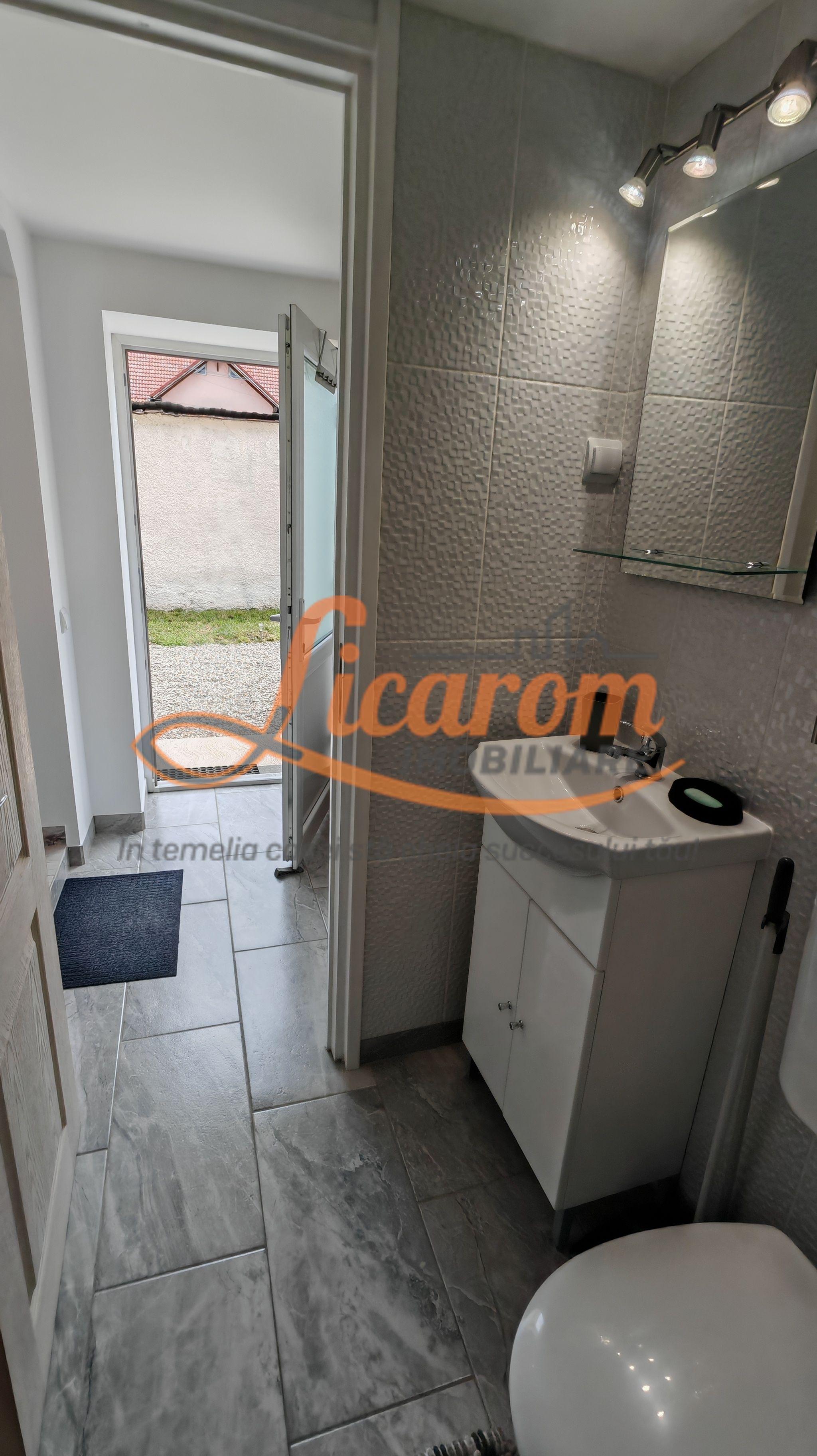 SANPETRU .Casa pretabila 2 familii ( Parinti + copil),singur in curte. - 6