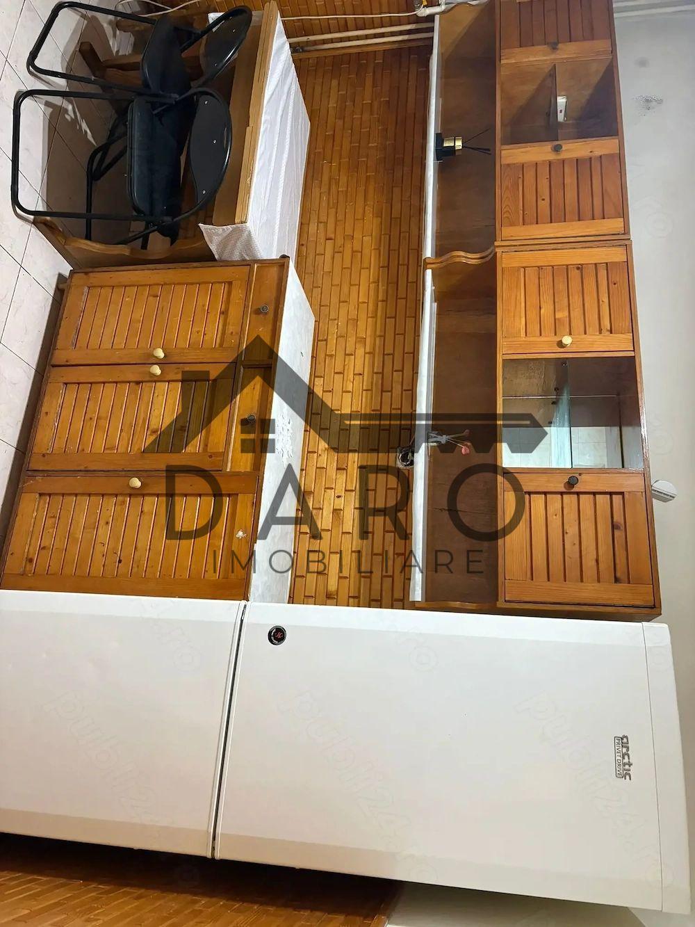 De vanzare apartament cu 2 camere - 1