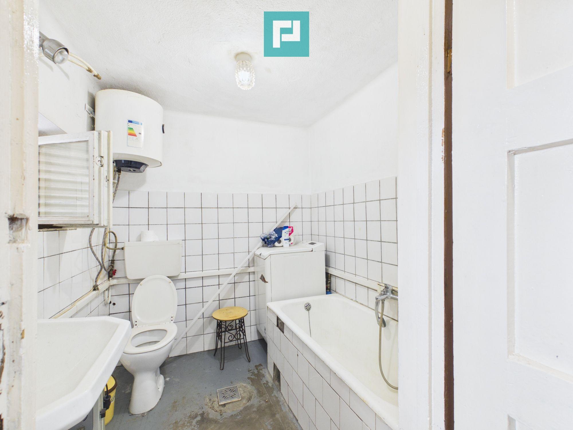 Casa în Cuvin la poalele dealului - 7