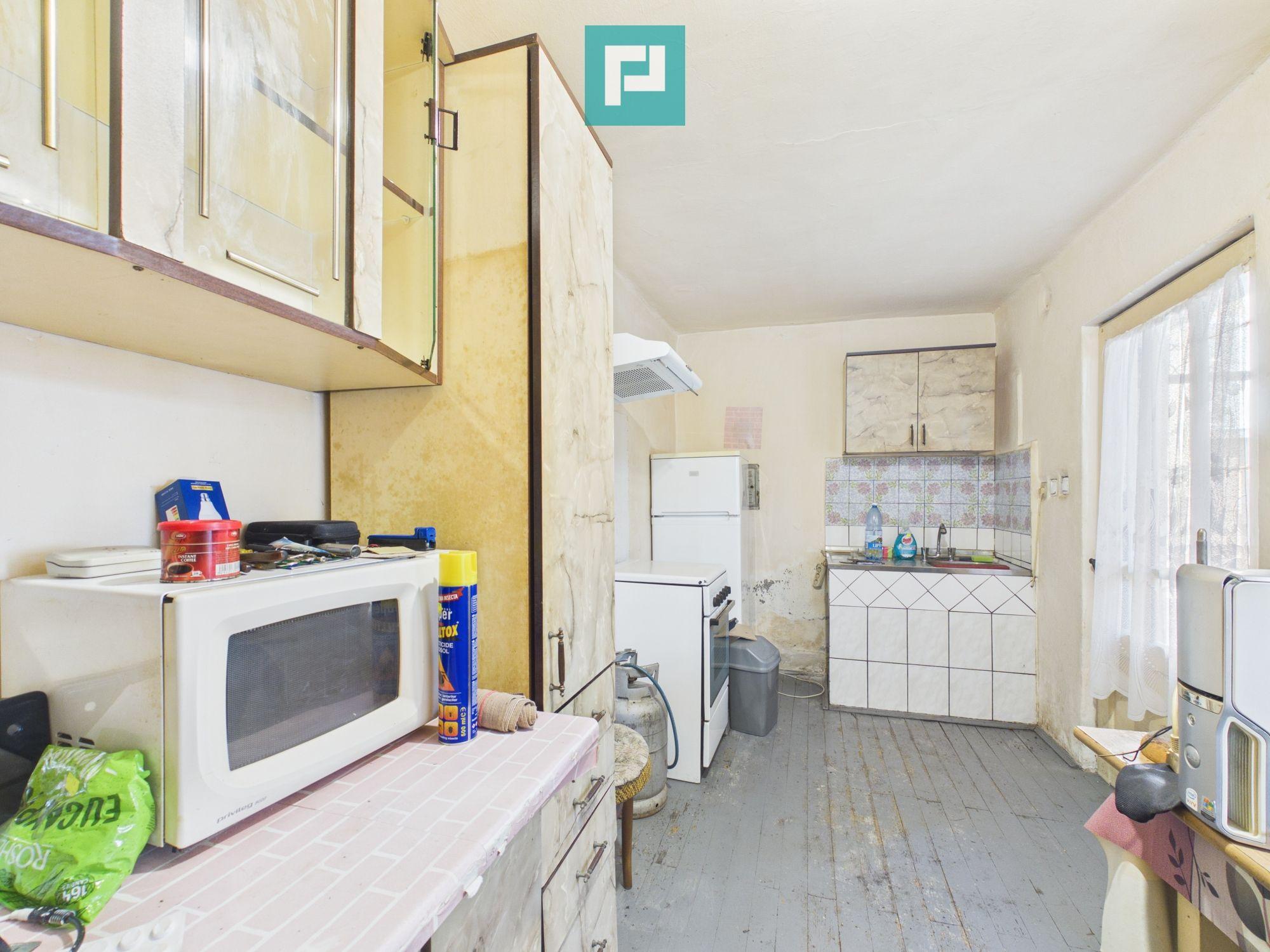 Casa în Cuvin la poalele dealului - 9